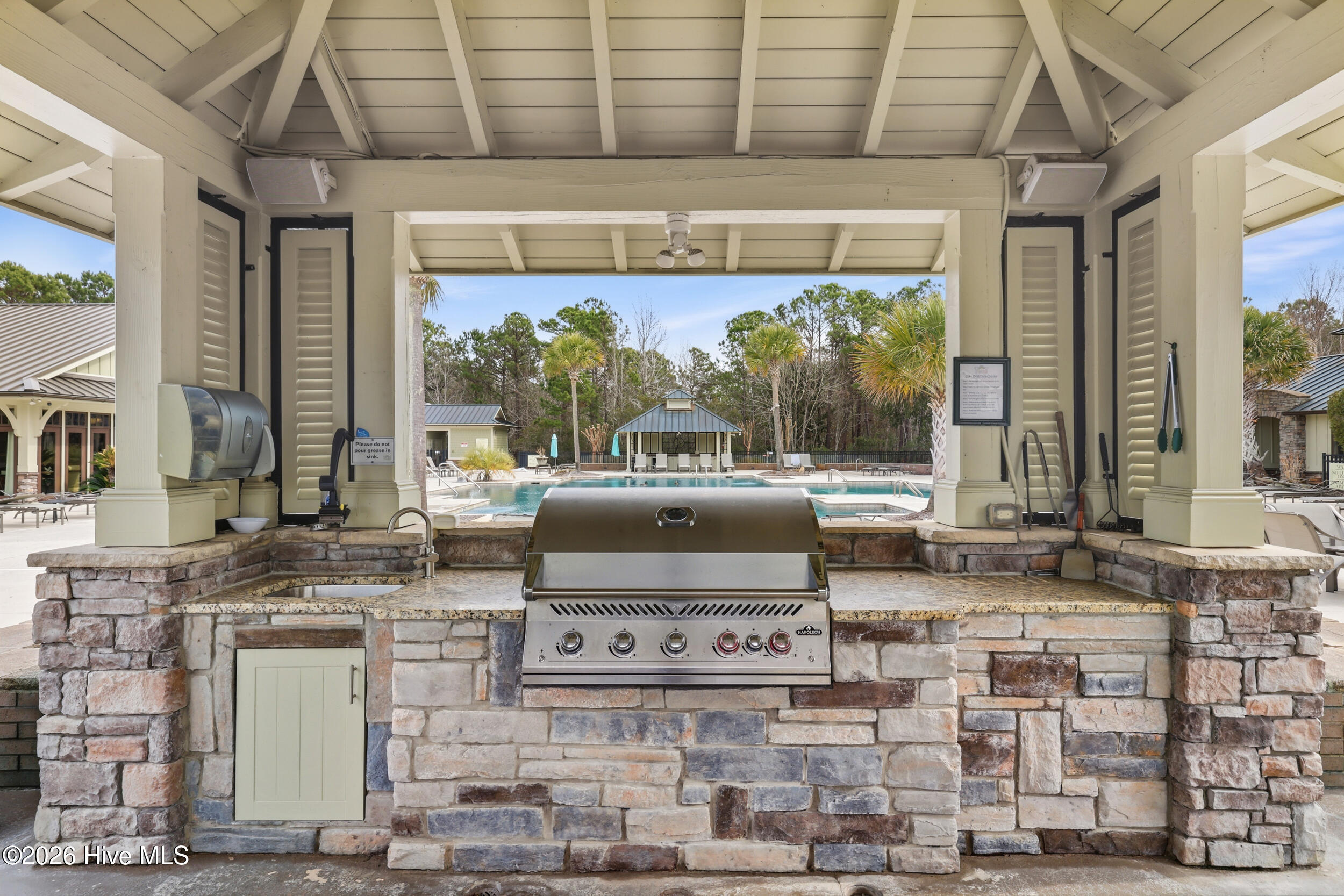 100556037 | Photo 31