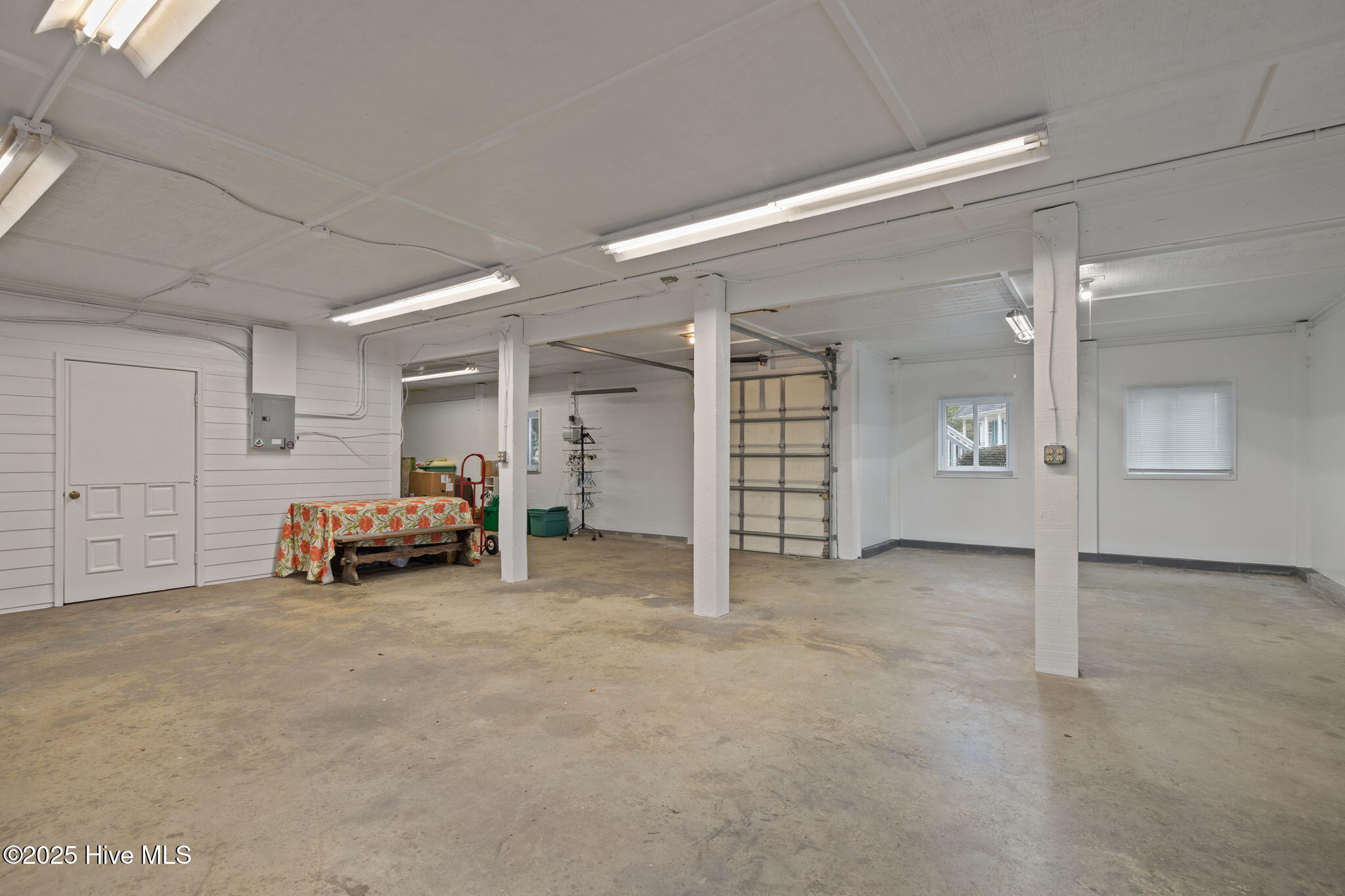 100540385 | Photo 38