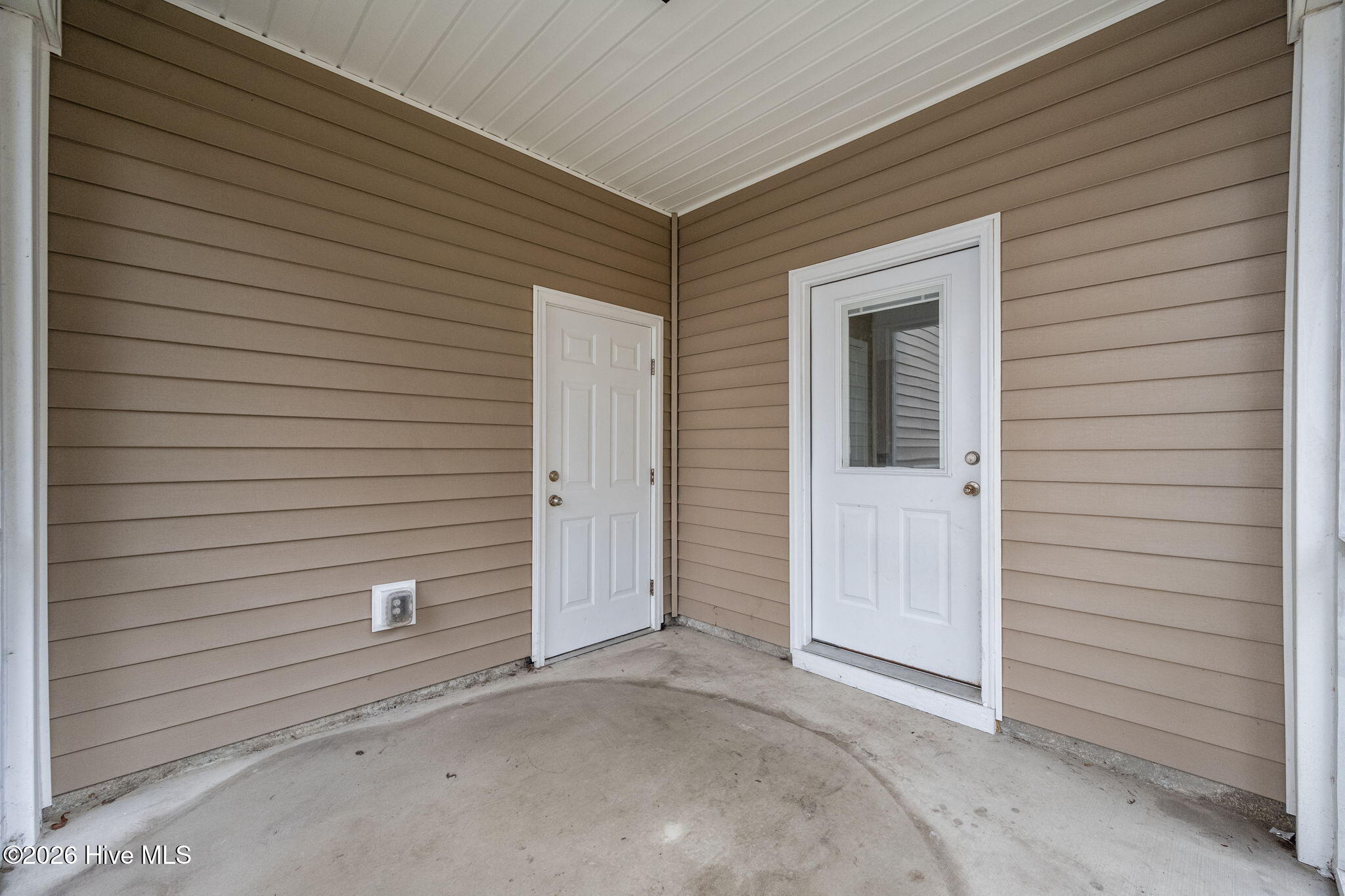 100549610 | Photo 36