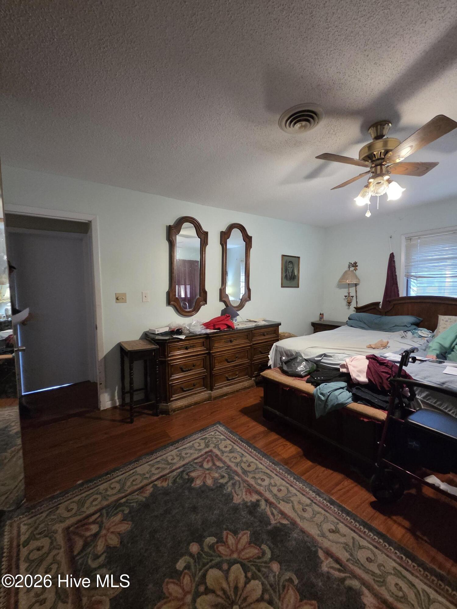 100550366 | Photo 24