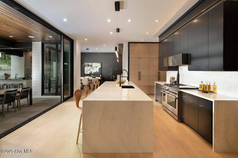 100514811 | Photo 18