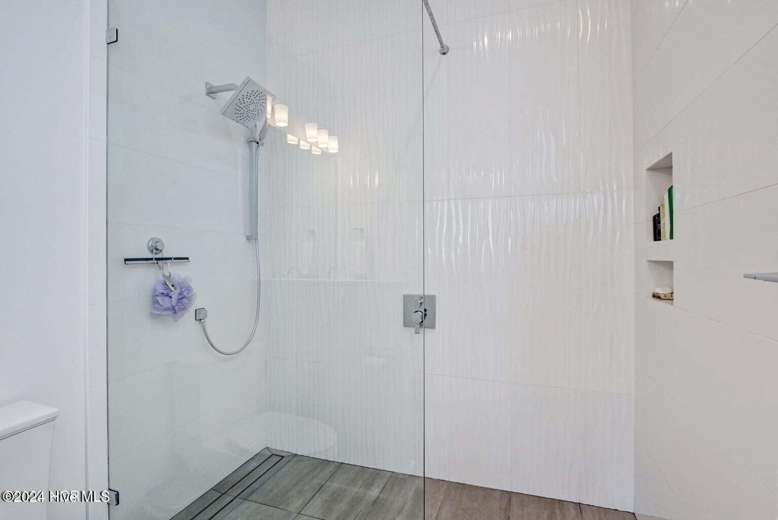 100548668 | Photo 17