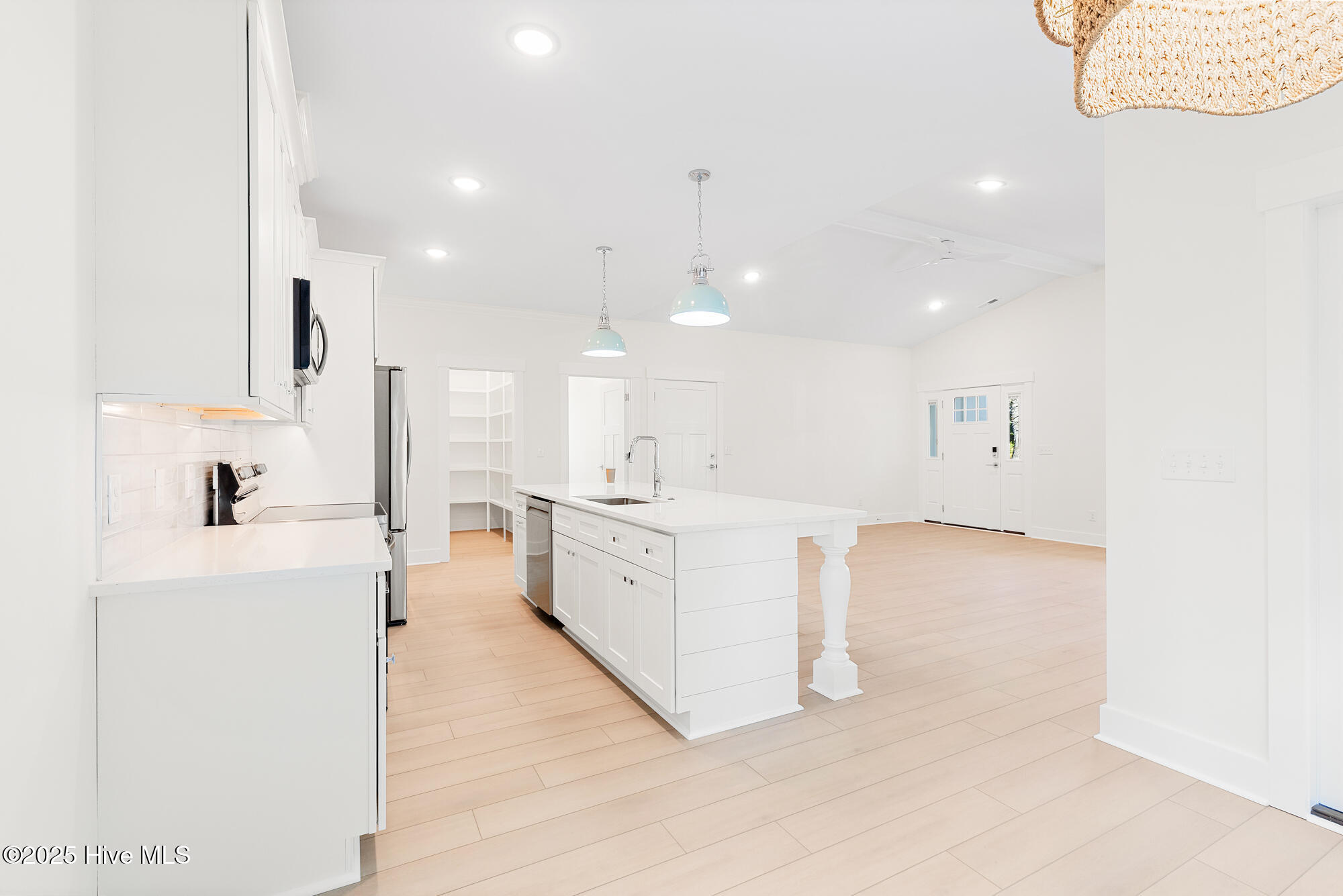 100514744 | Photo 32