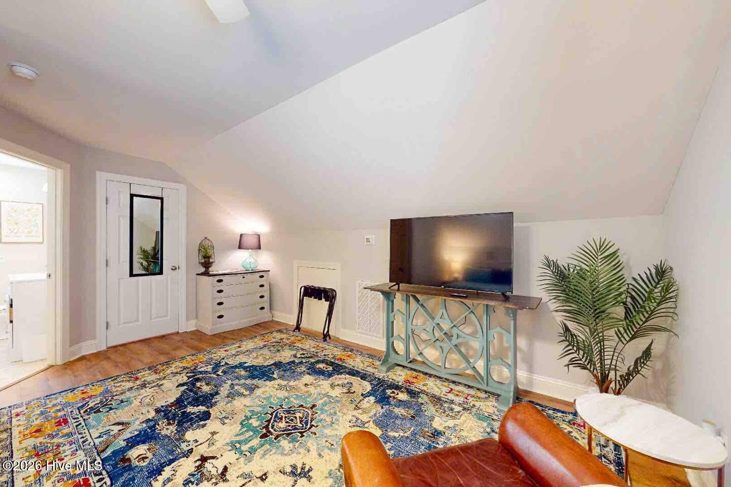 100566637 | Photo 10