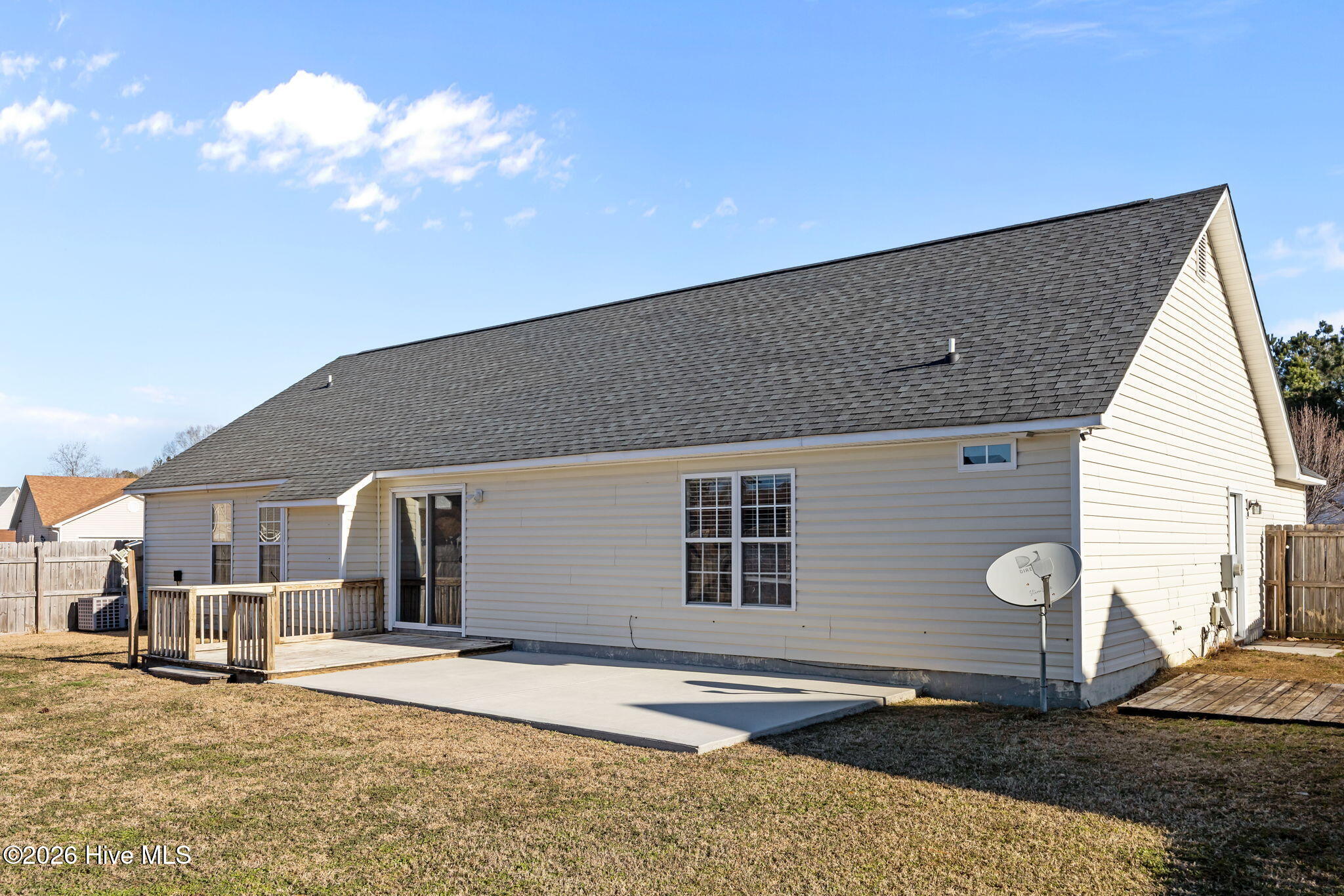 100549843 | Photo 35