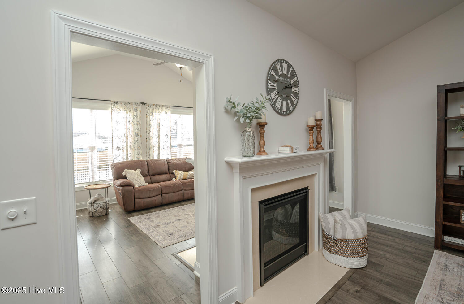 100547229 | Photo 23