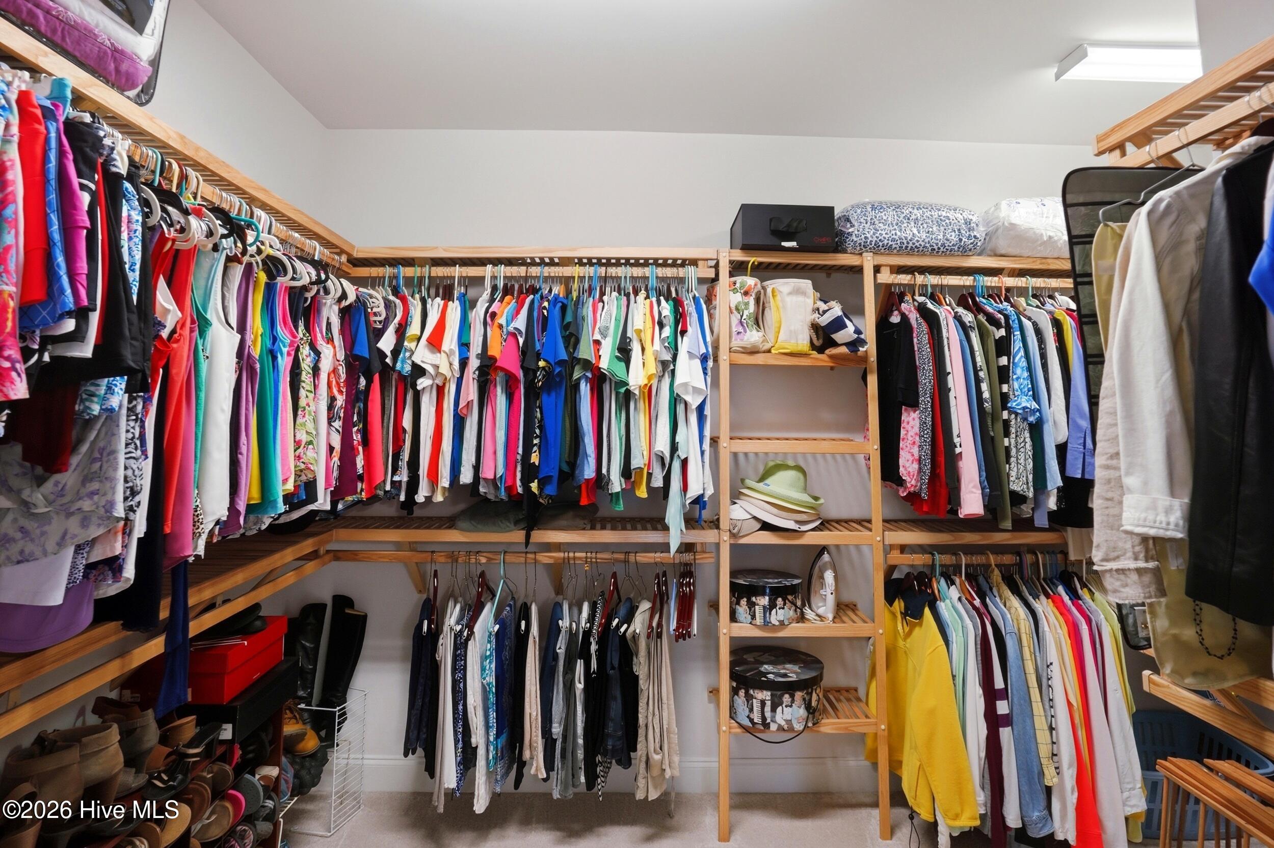 100560979 | Photo 26