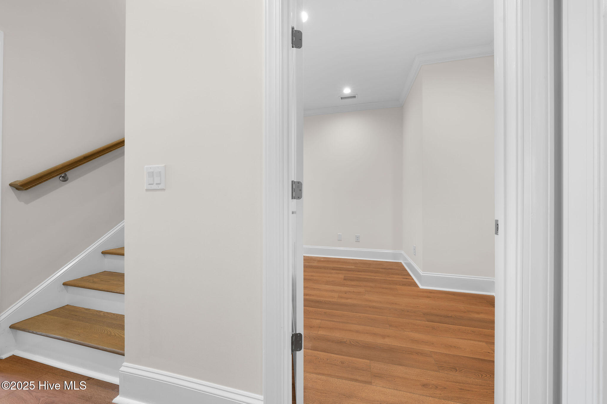 100488997 | Photo 45