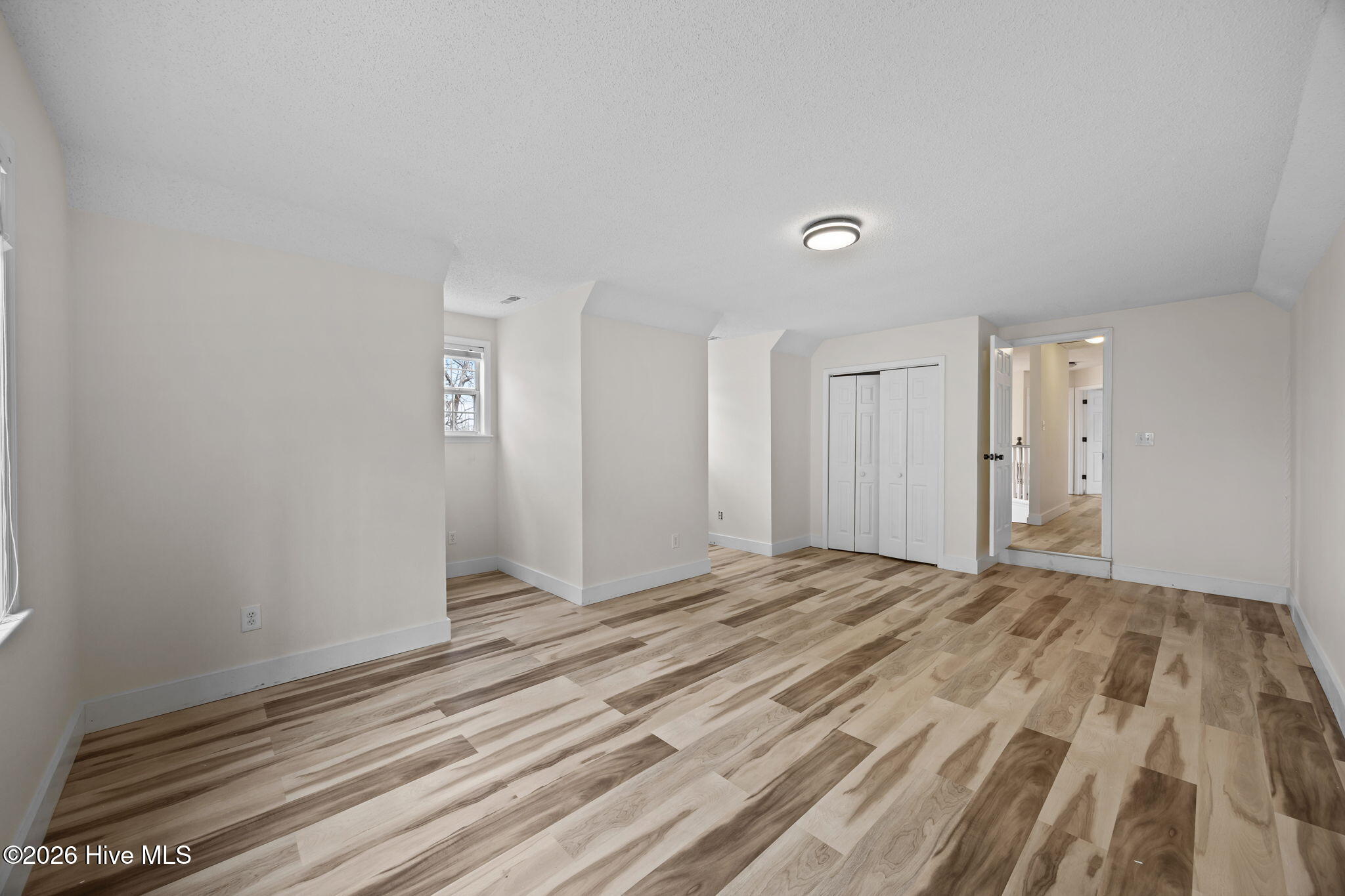 100557636 | Photo 13