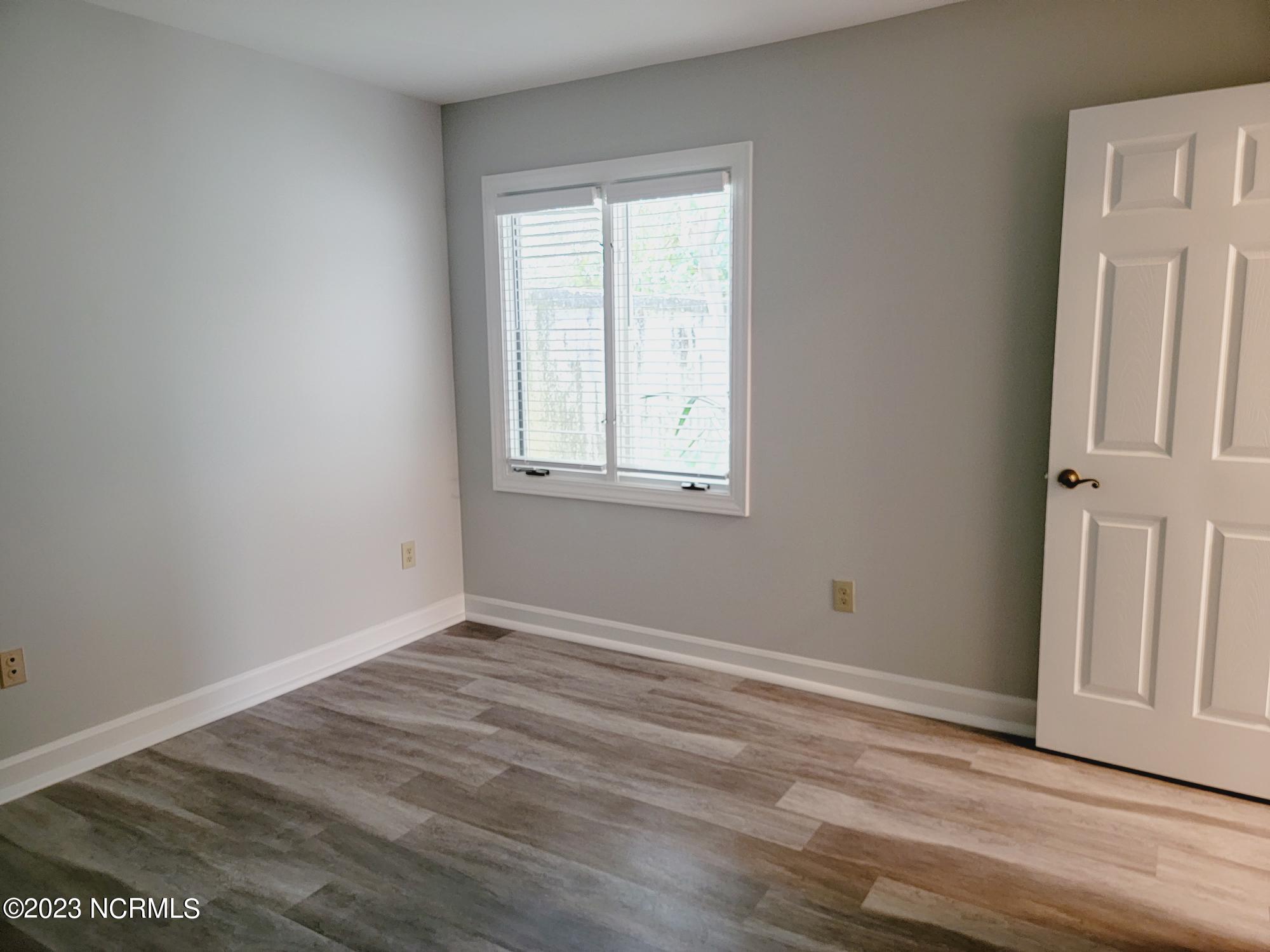 100548685 | Photo 14