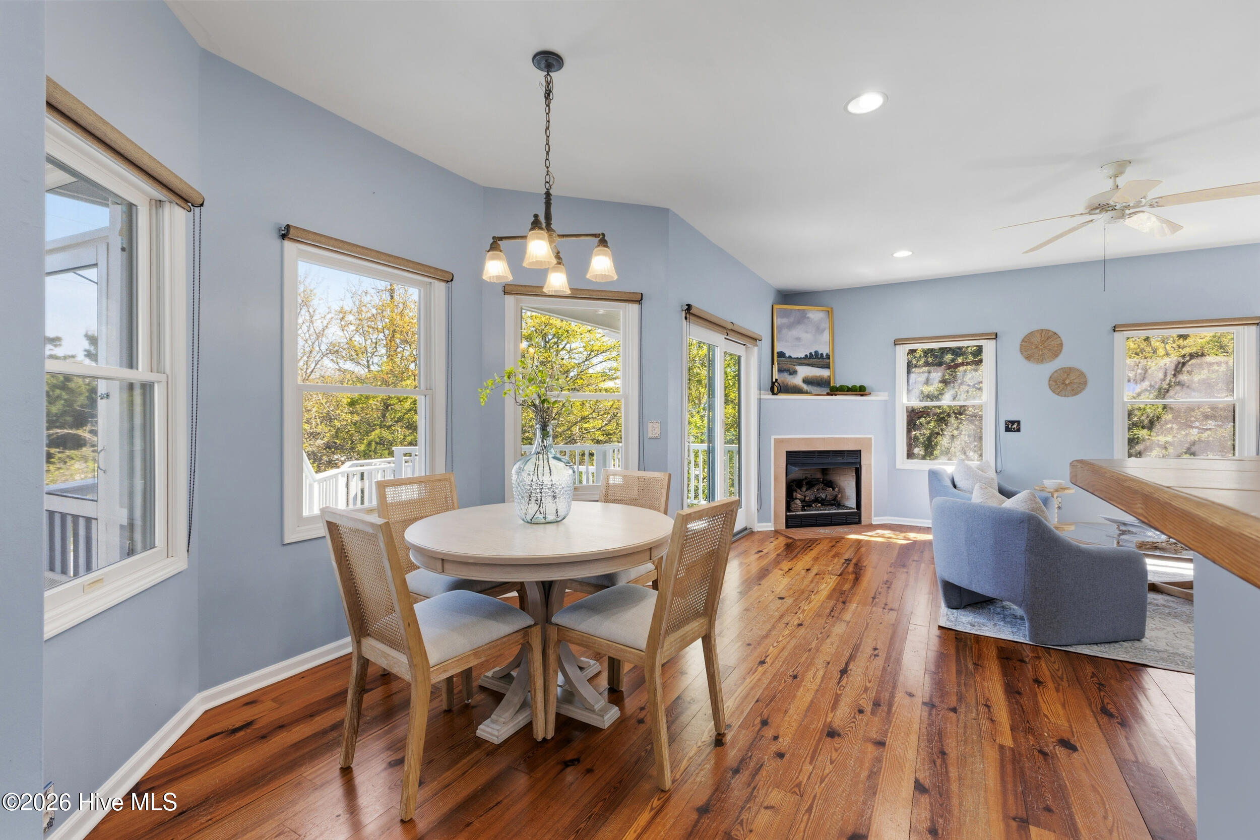 100535794 | Photo 15