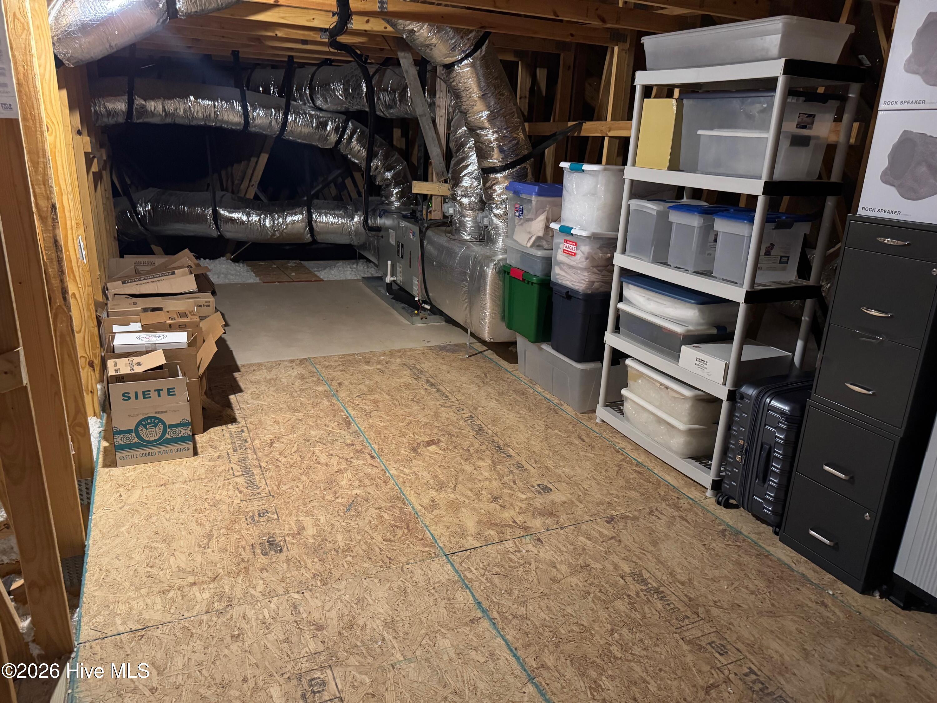 100569844 | Photo 60