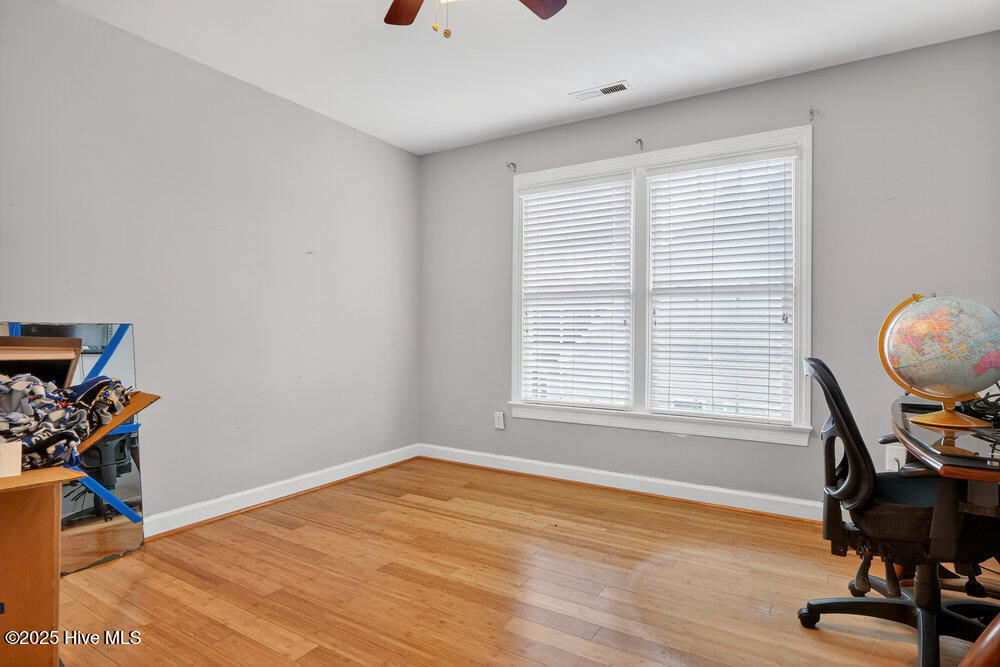 100526885 | Photo 24