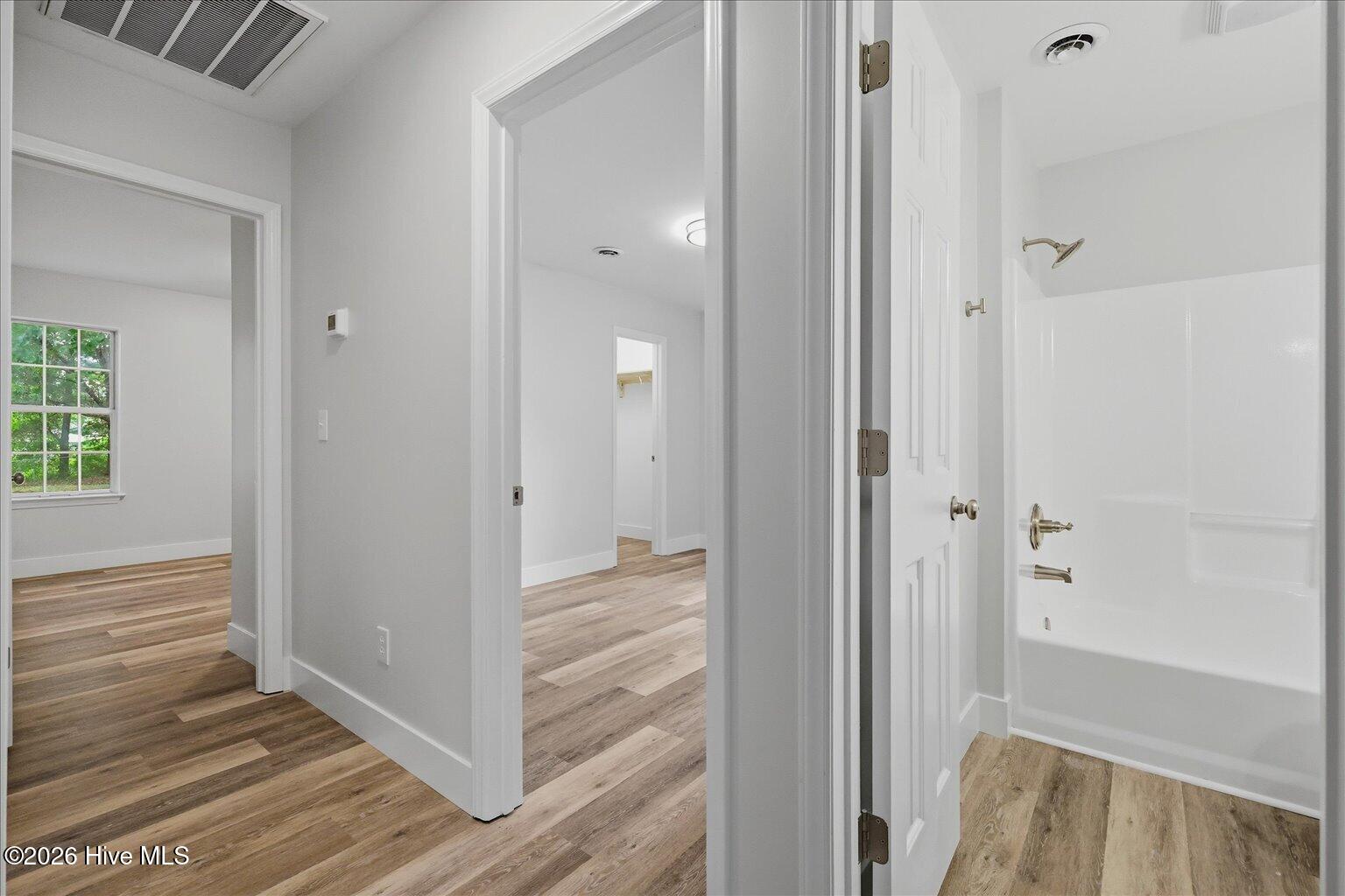 100570357 | Photo 29