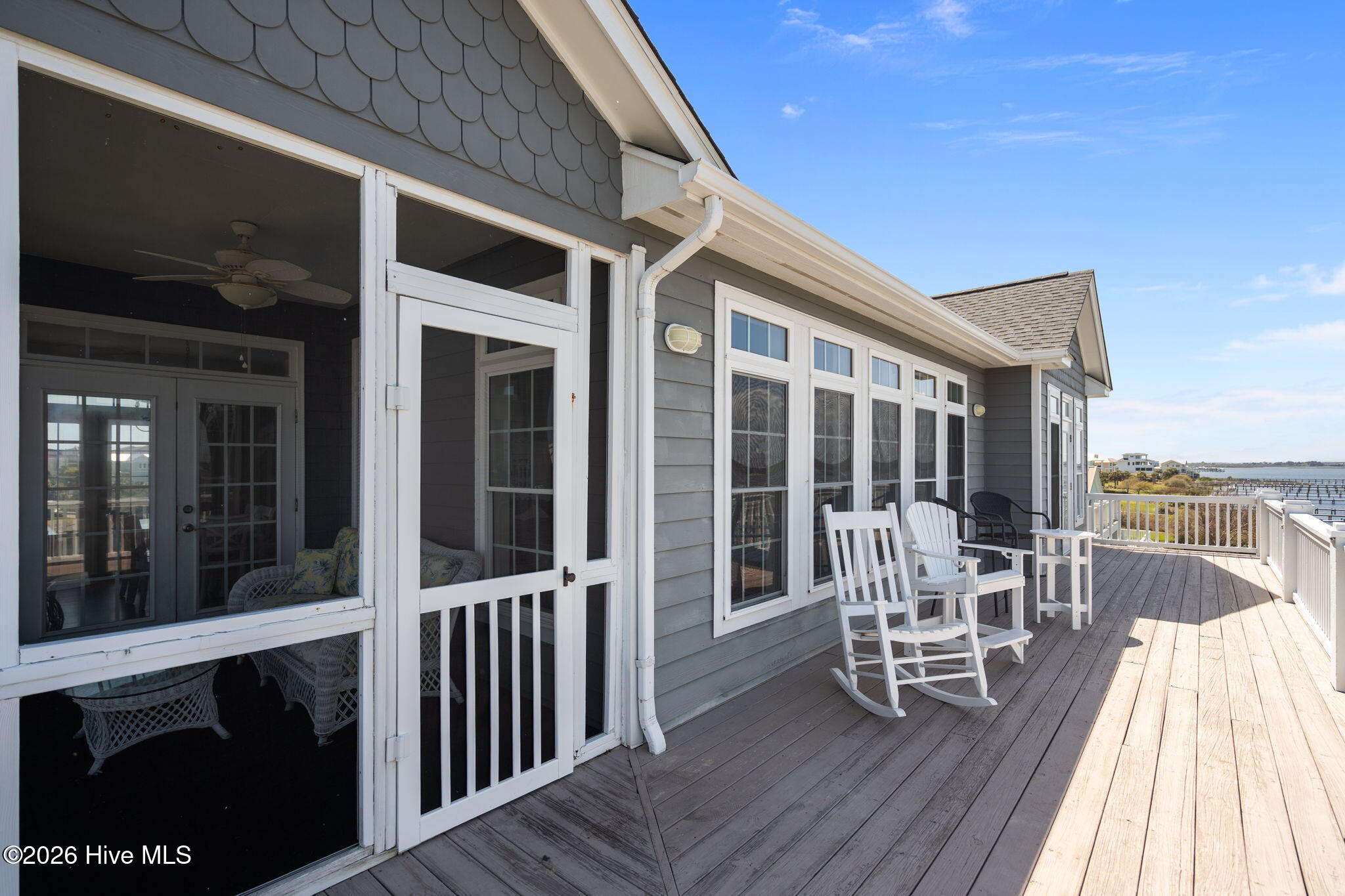 100564459 | Photo 46