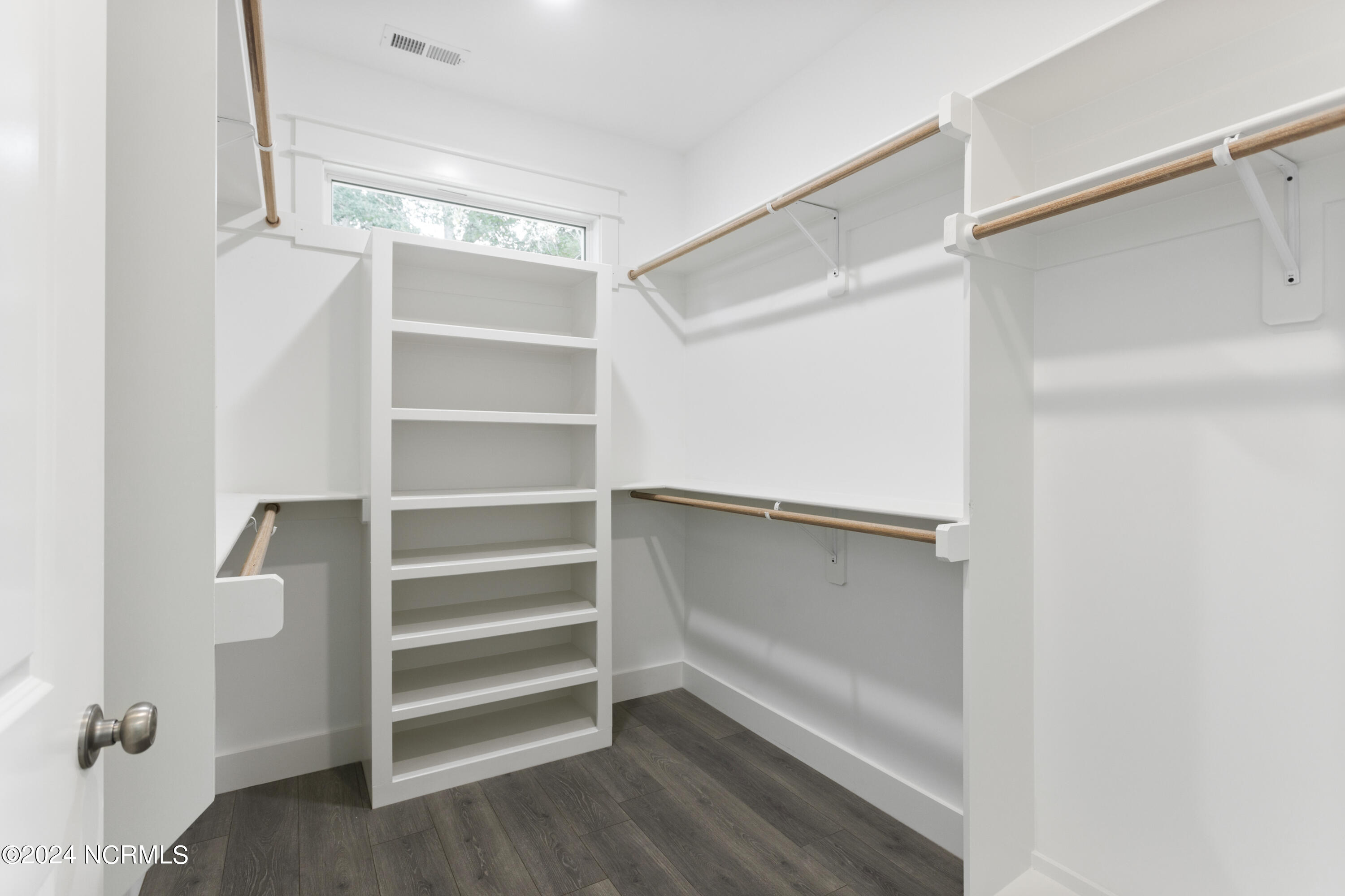 100543497 | Photo 24