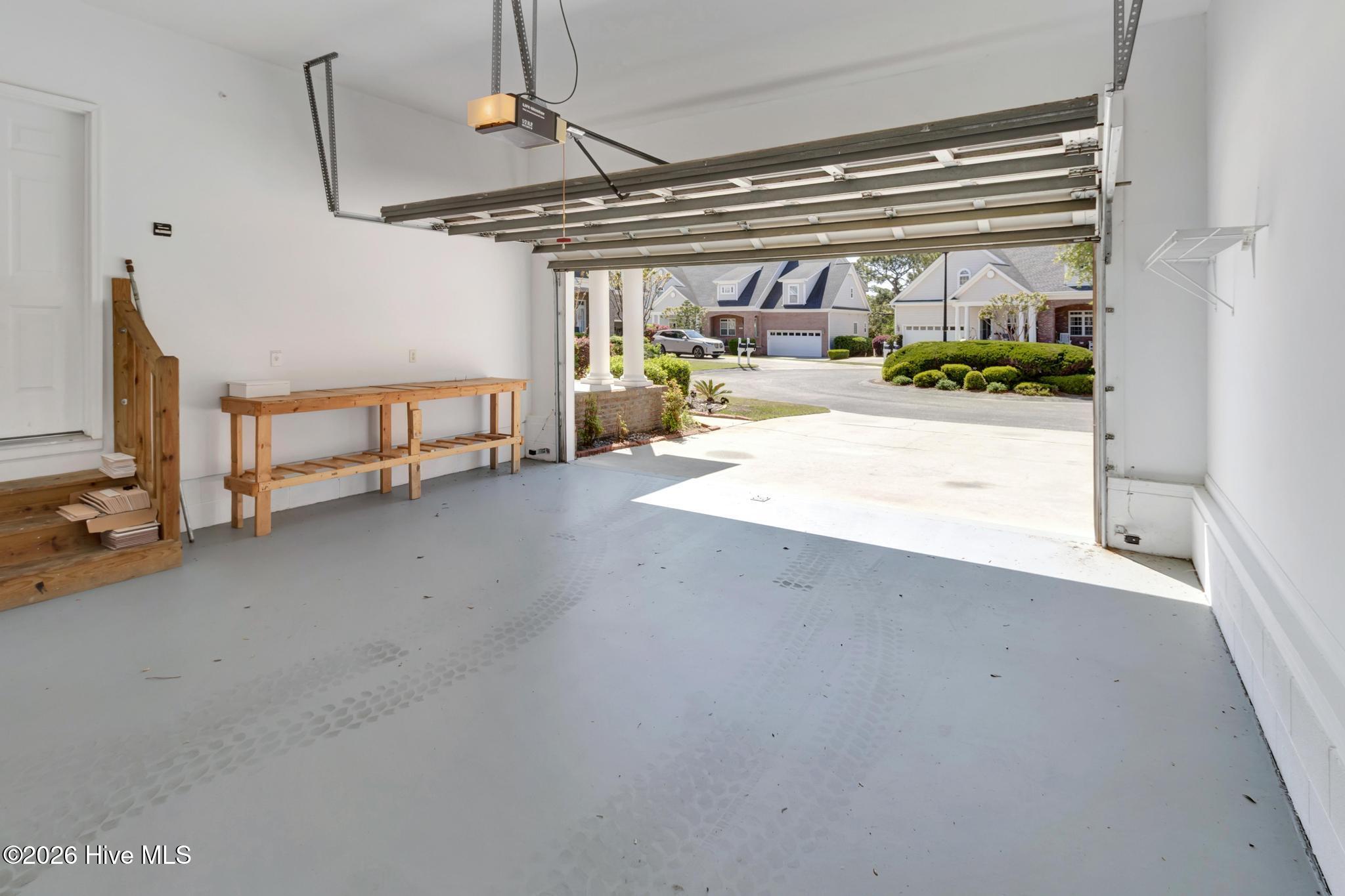 100569347 | Photo 39