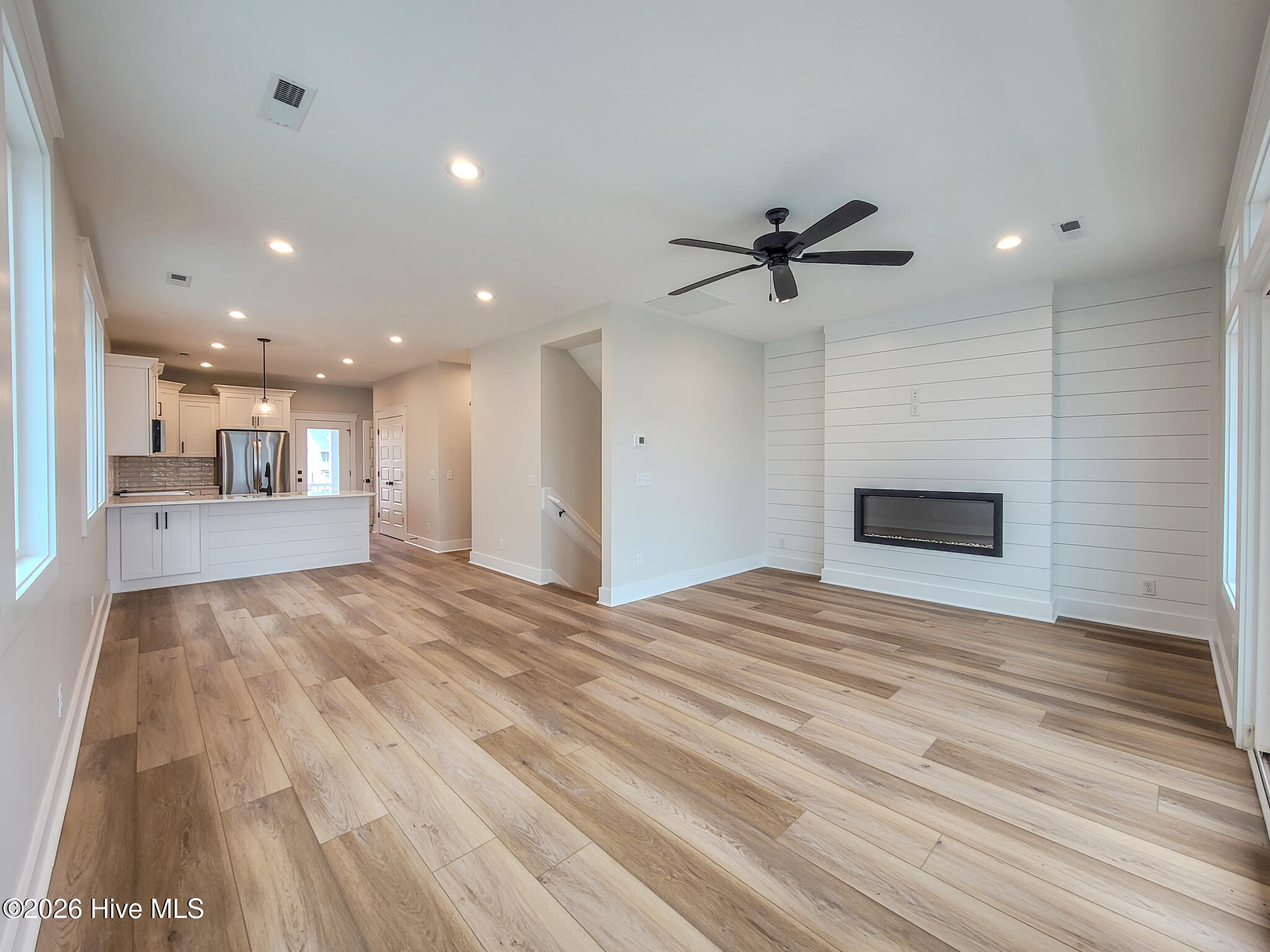 100553642 | Photo 25