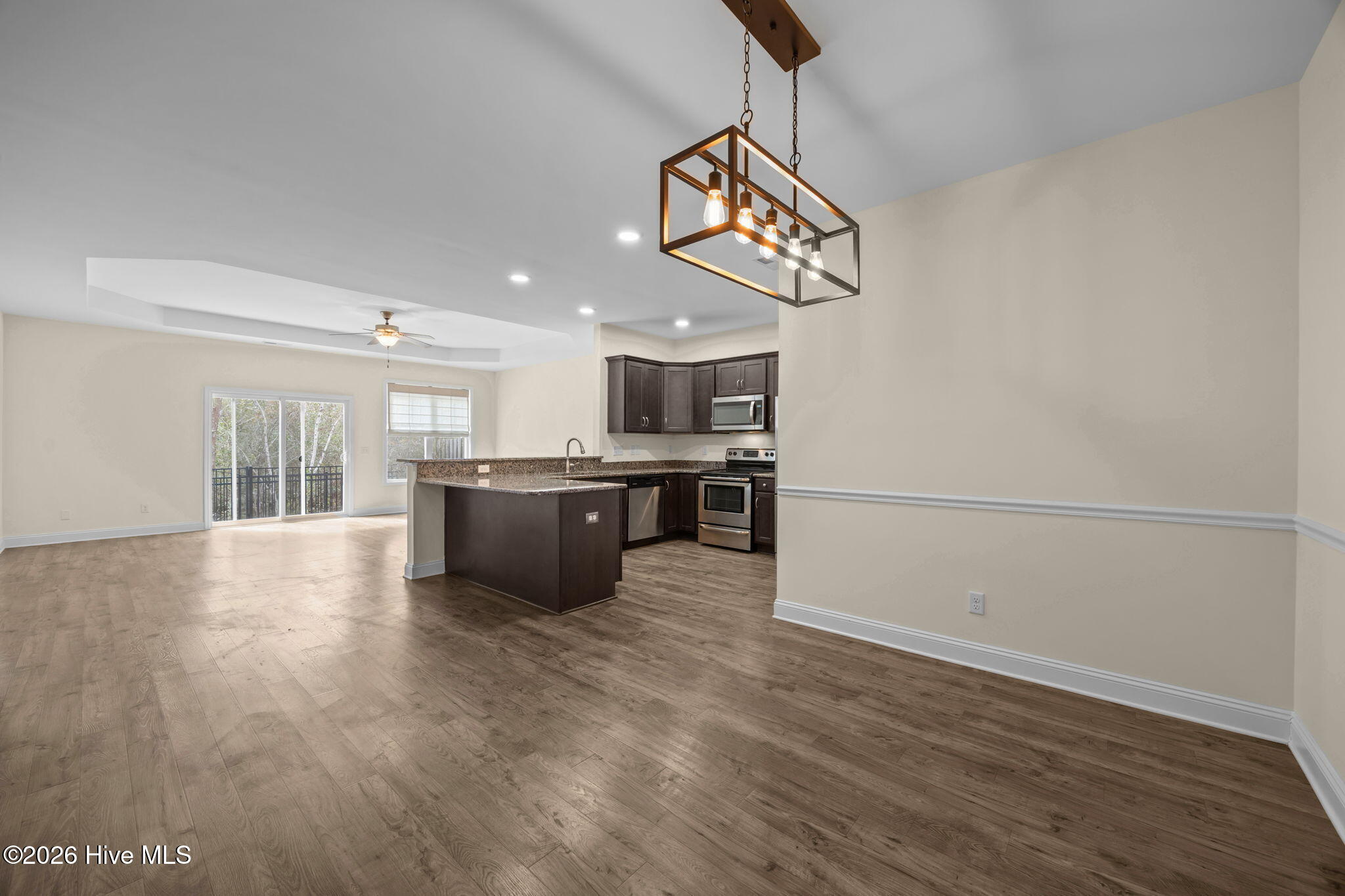 100556158 | Photo 15