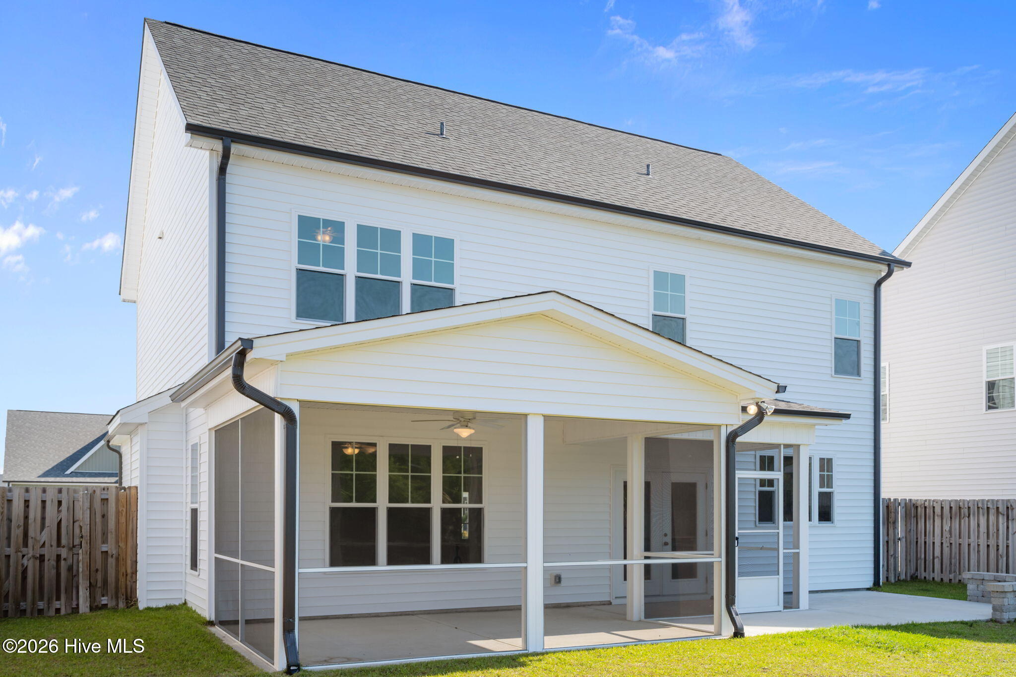 100567807 | Photo 24