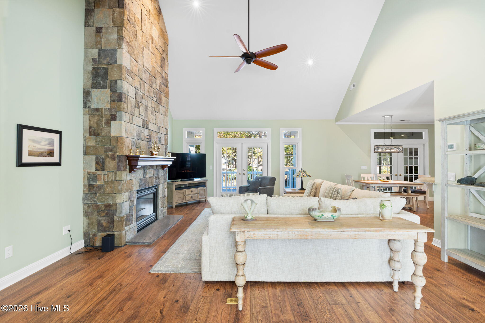 100548077 | Photo 17