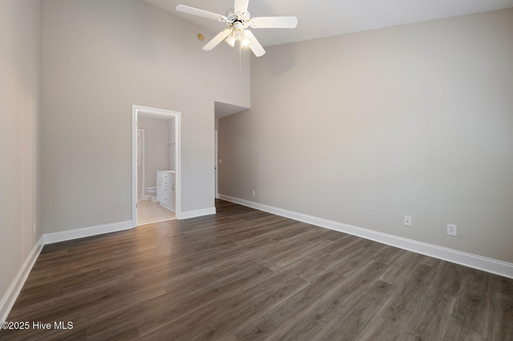 100525052 | Photo 18