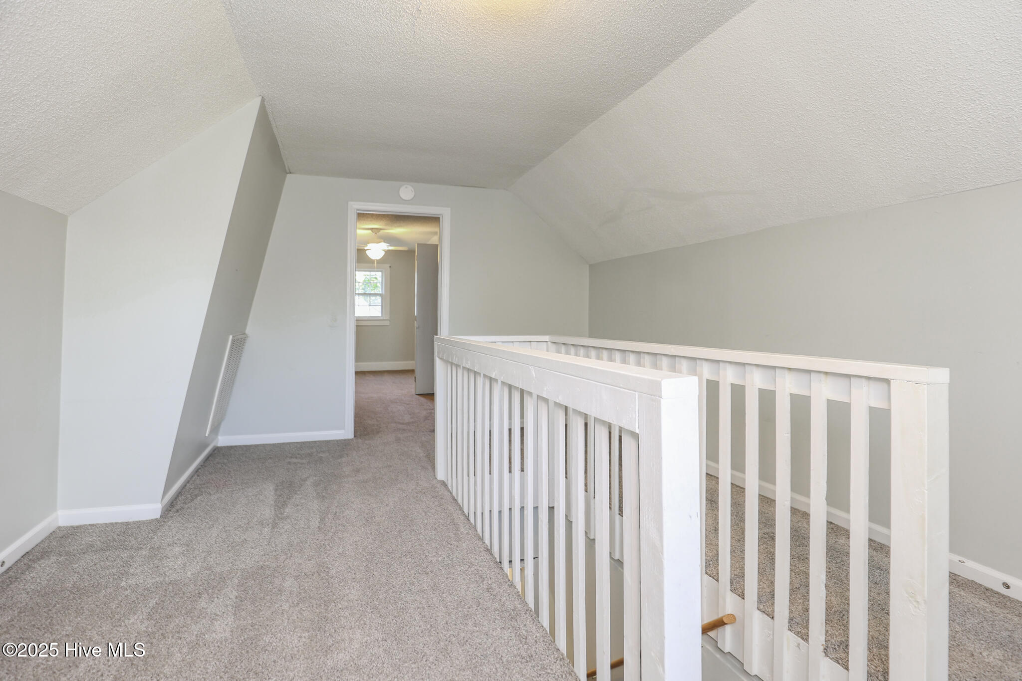 100542091 | Photo 33