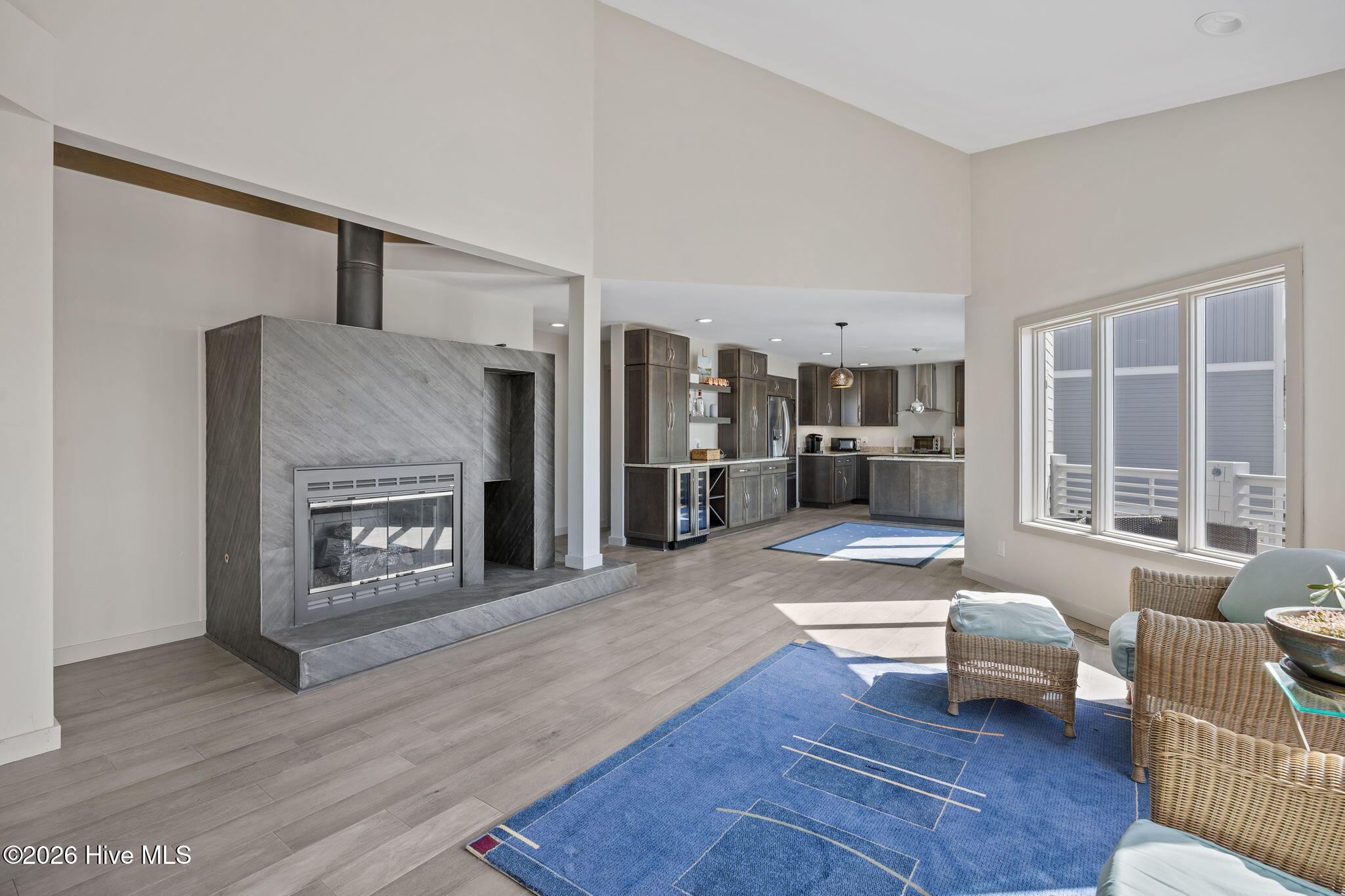 100557816 | Photo 24