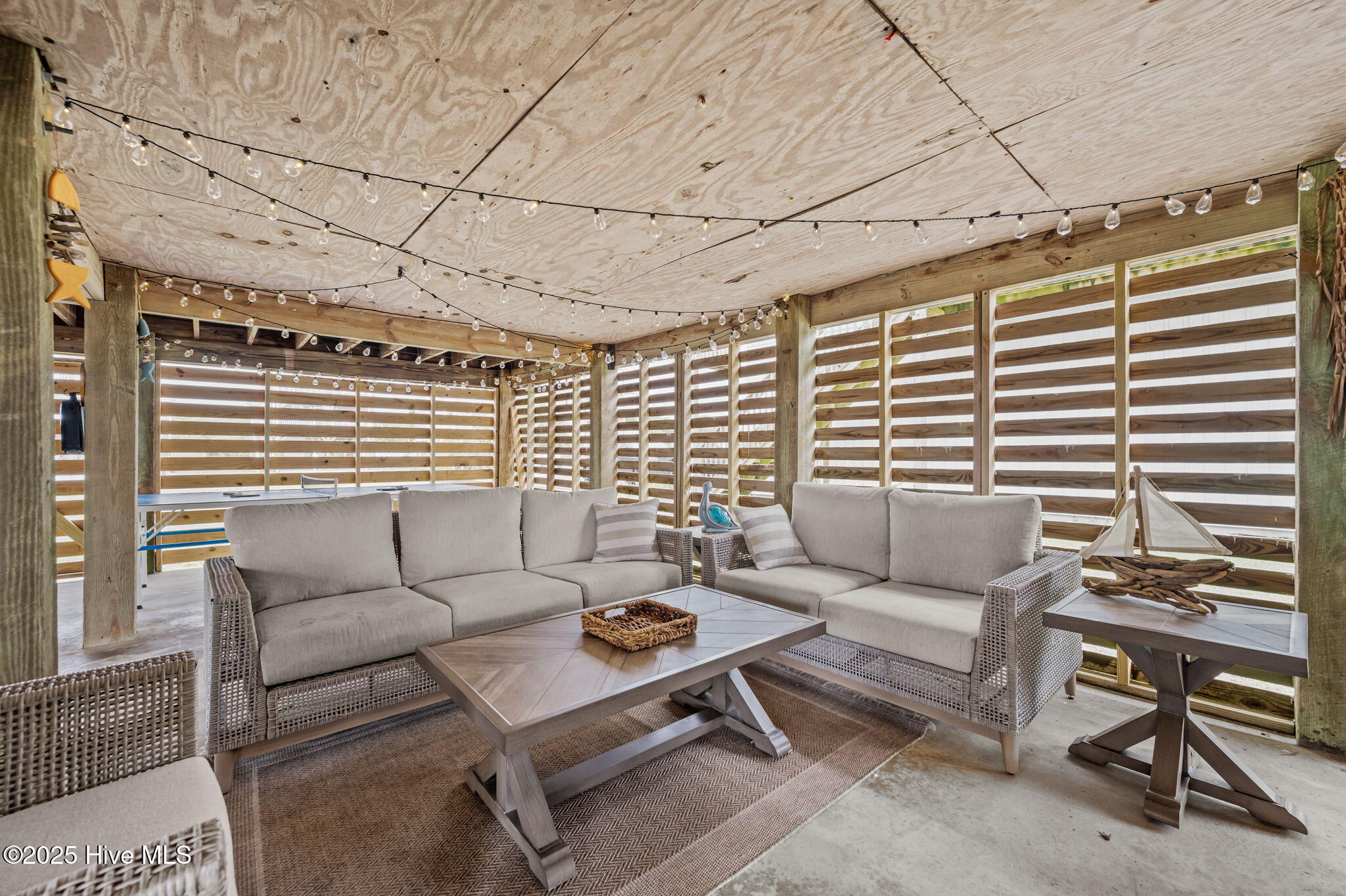 100525706 | Photo 30