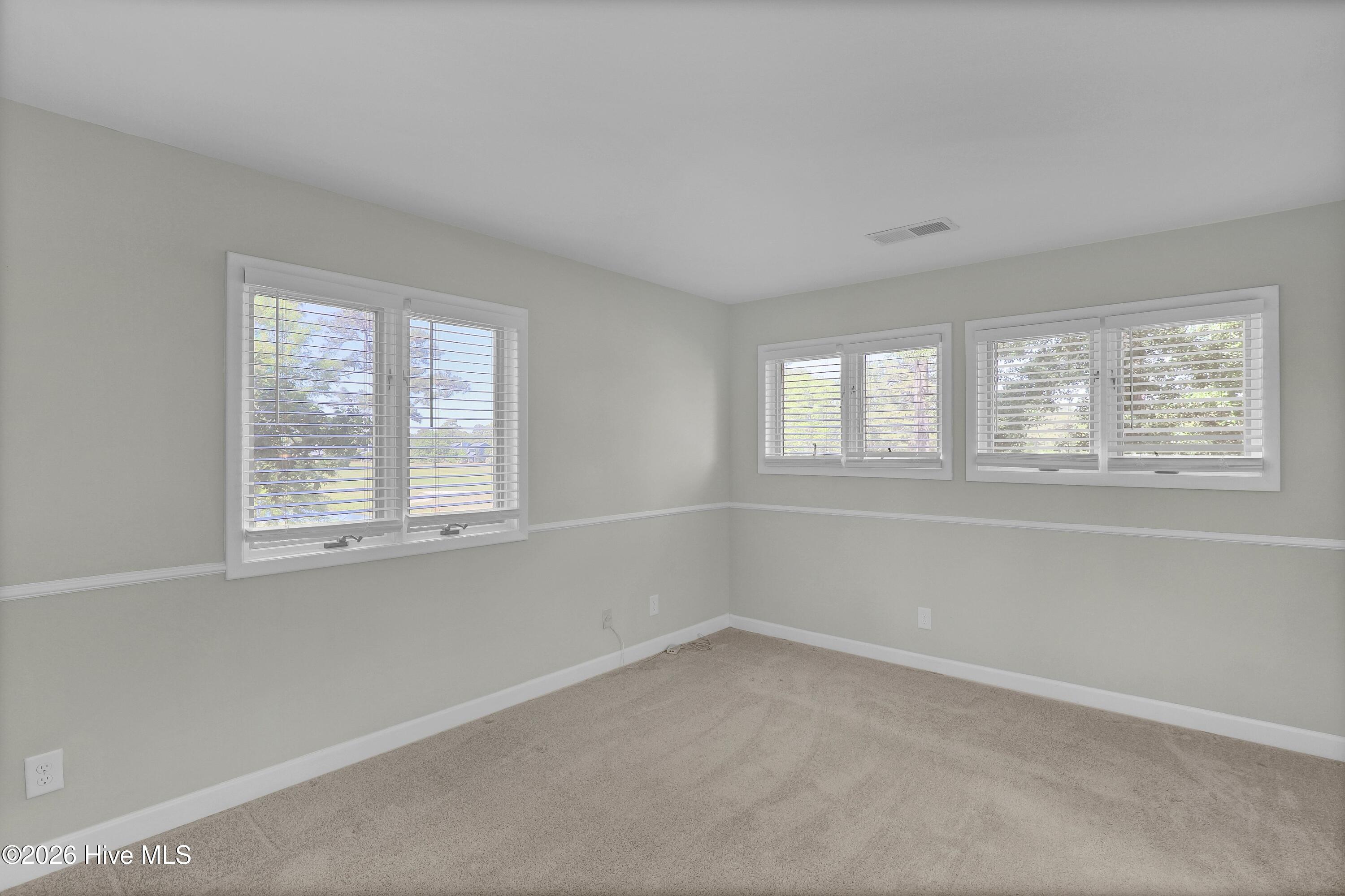 100570690 | Photo 16