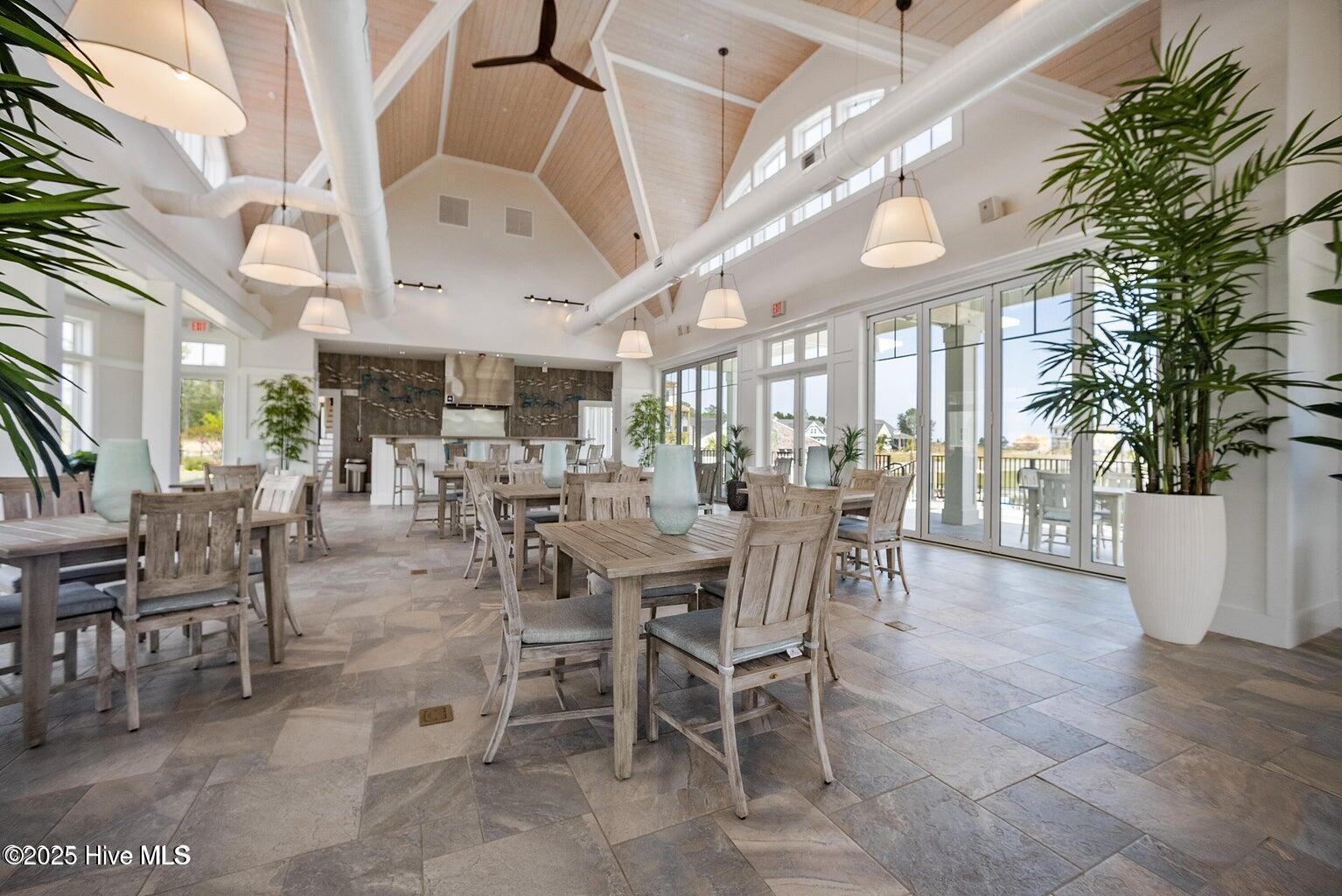 100542822 | Photo 47