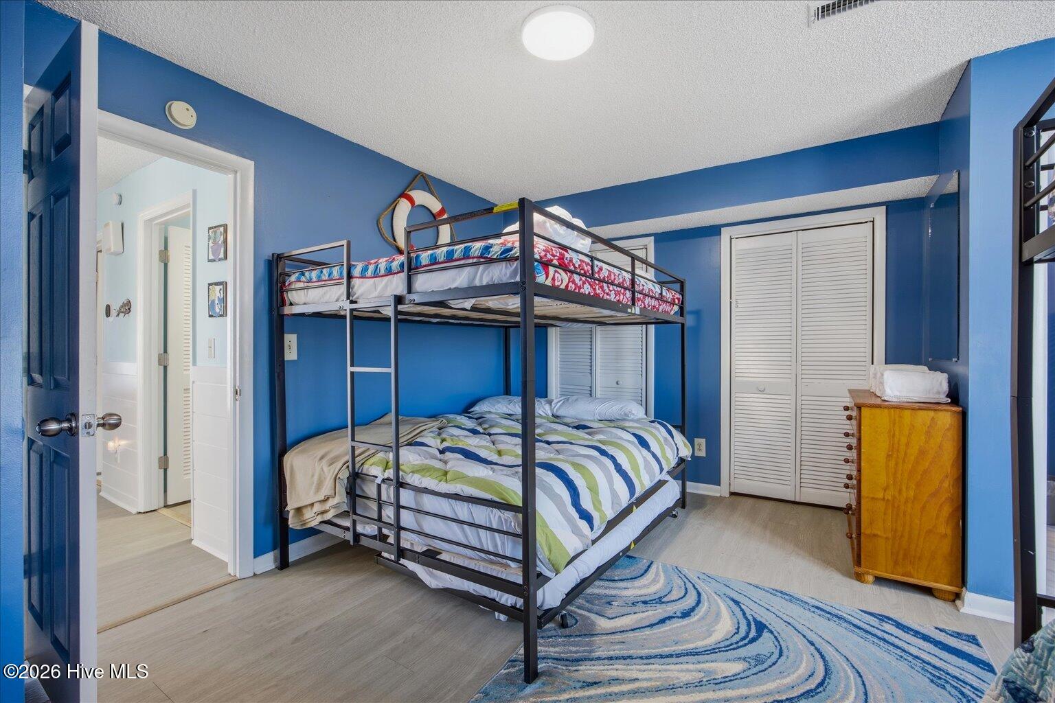 100555921 | Photo 25