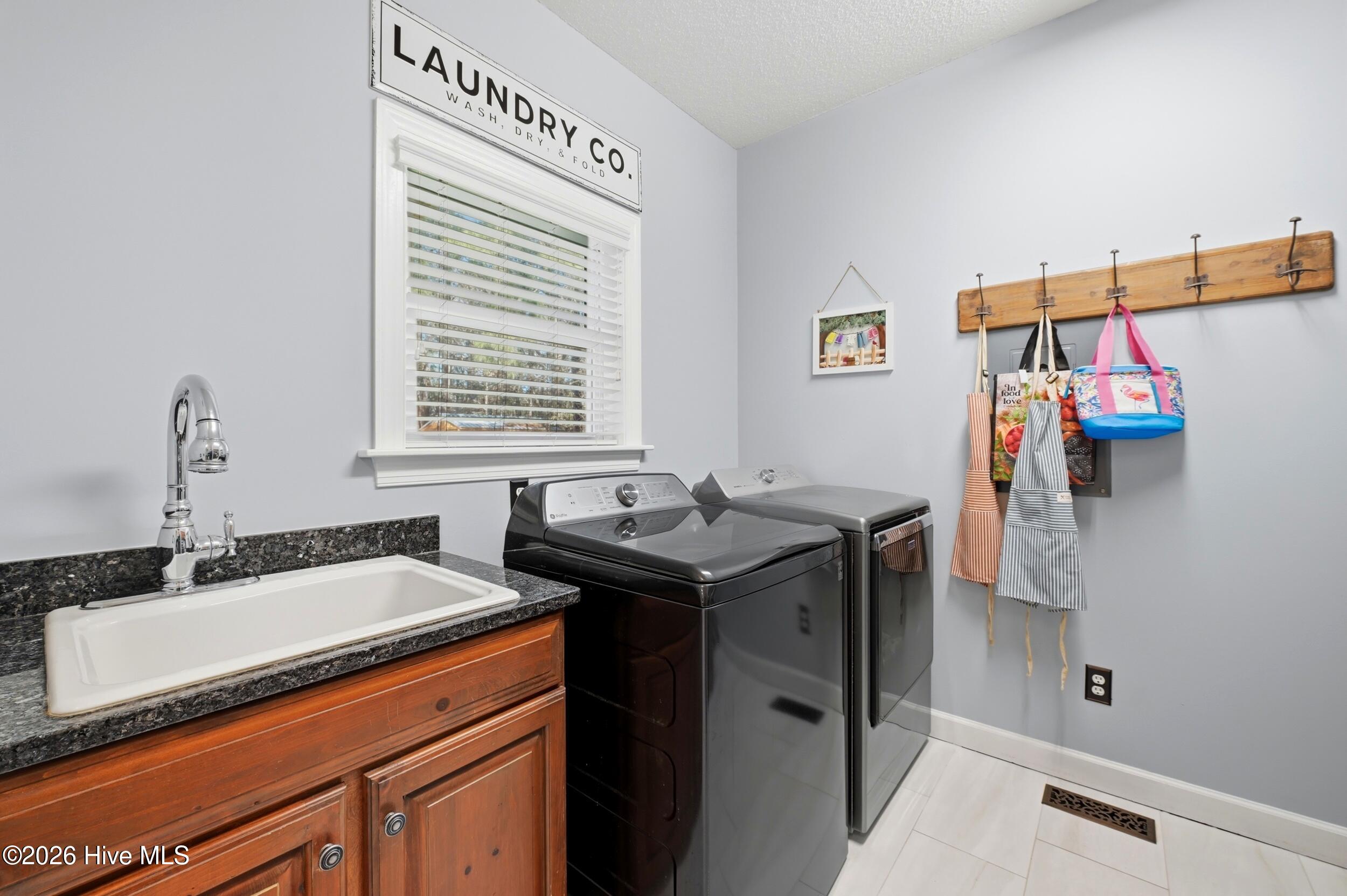 100557238 | Photo 32