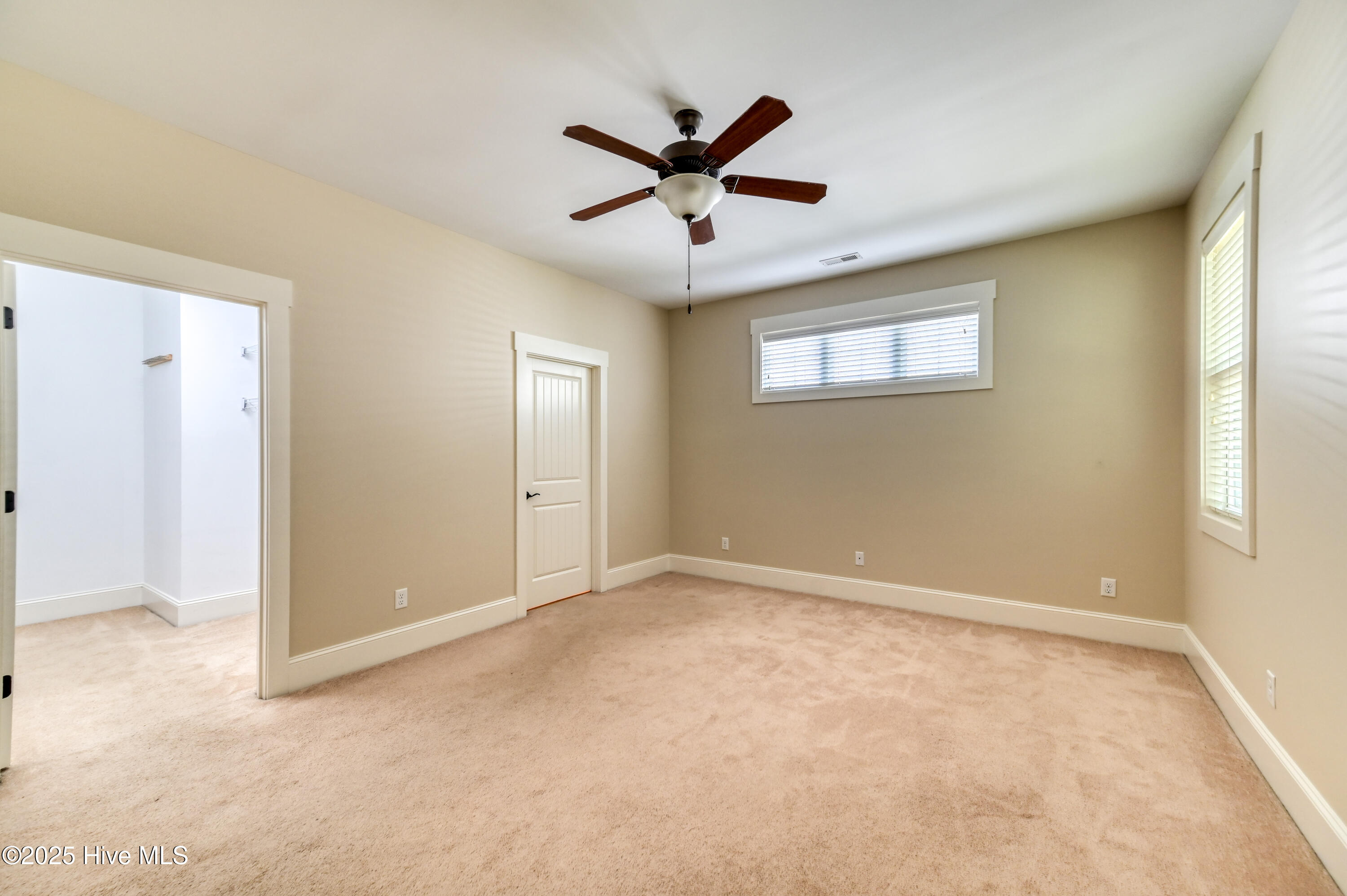 100487602 | Photo 19