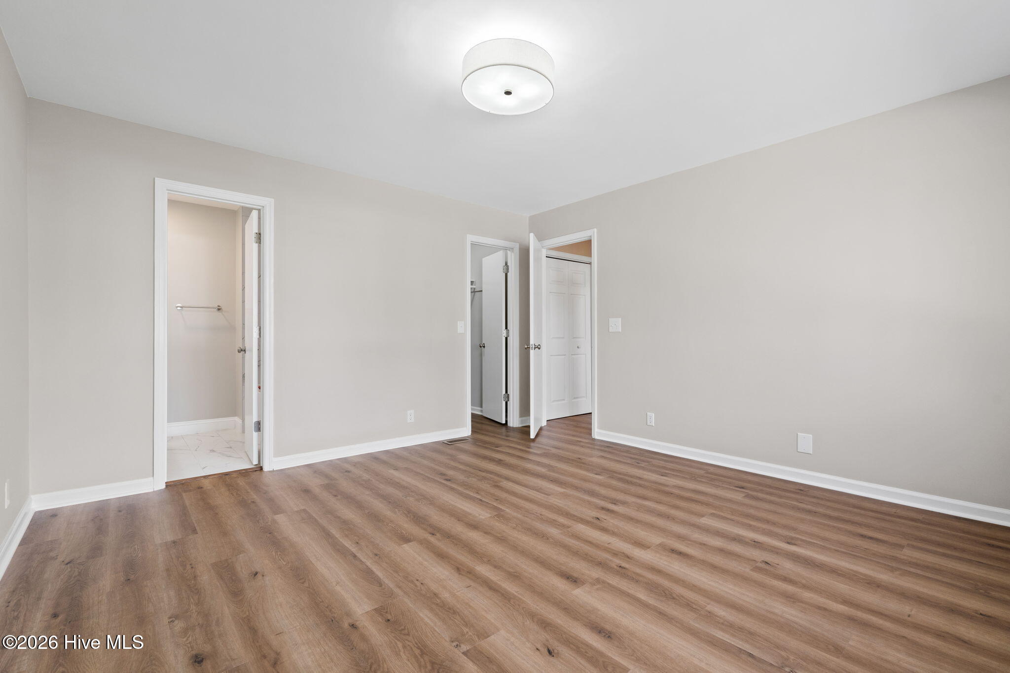 100562067 | Photo 28