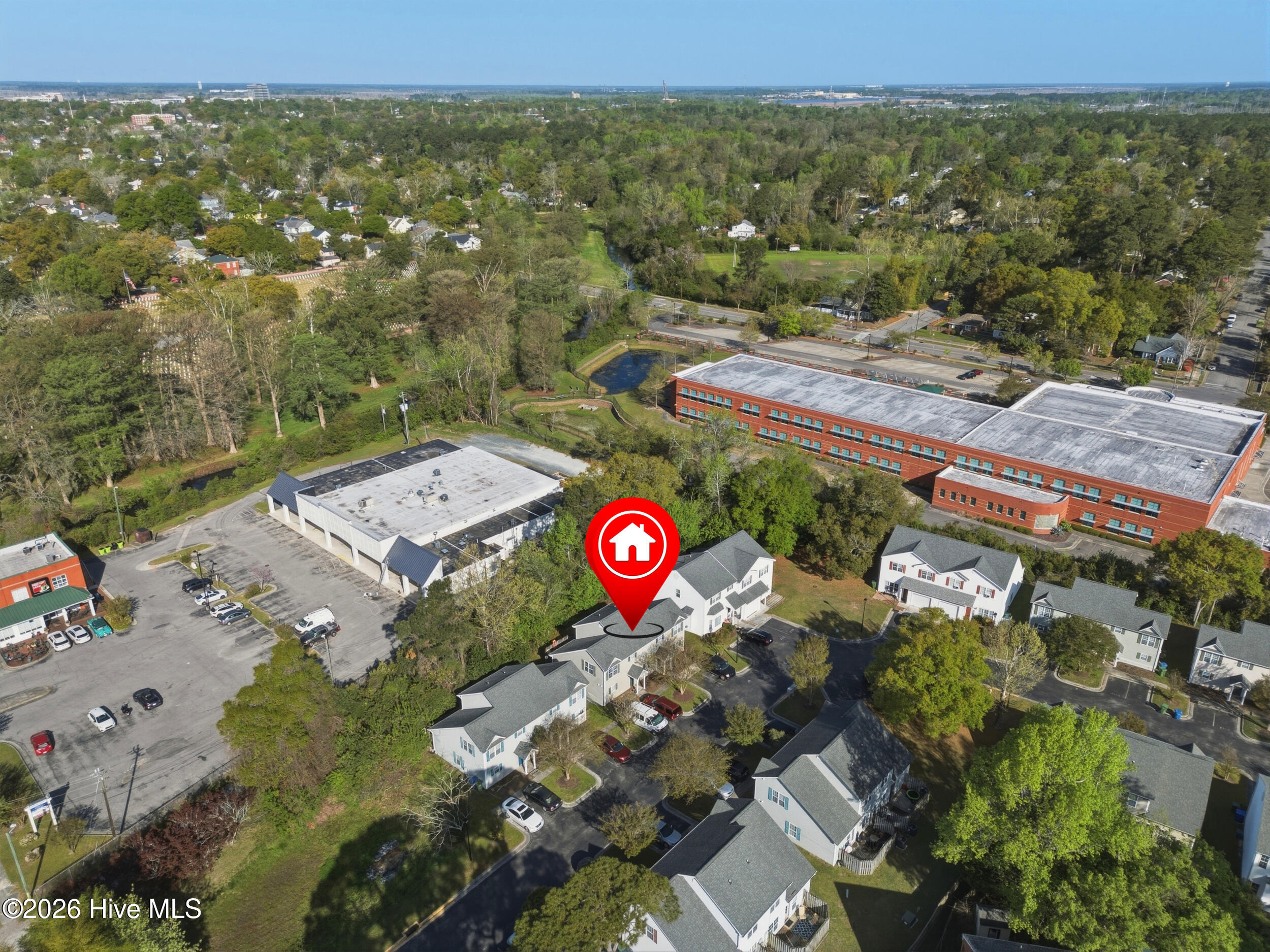 100564437 | Photo 35