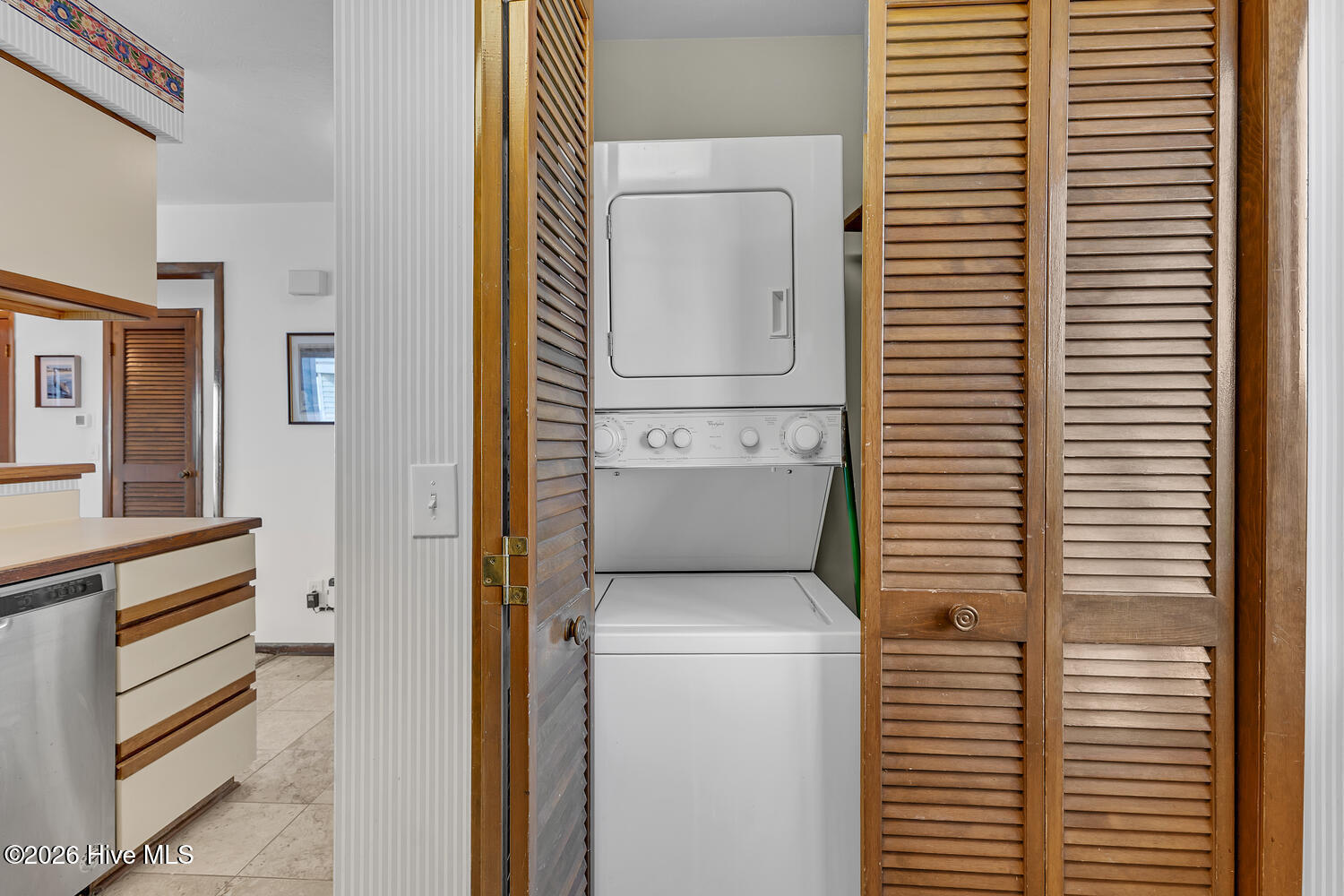 100560300 | Photo 12