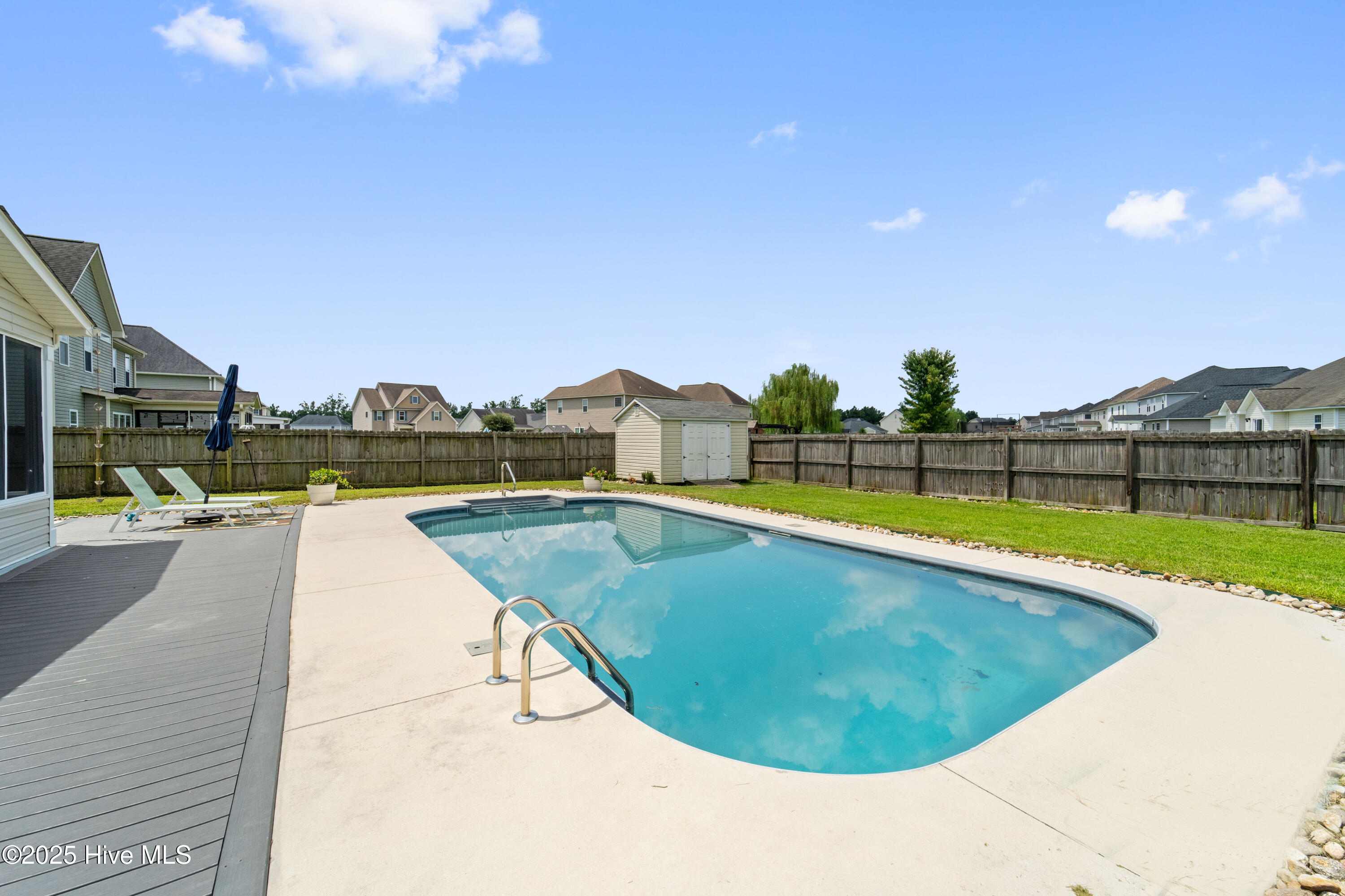 100525842 | Photo 83