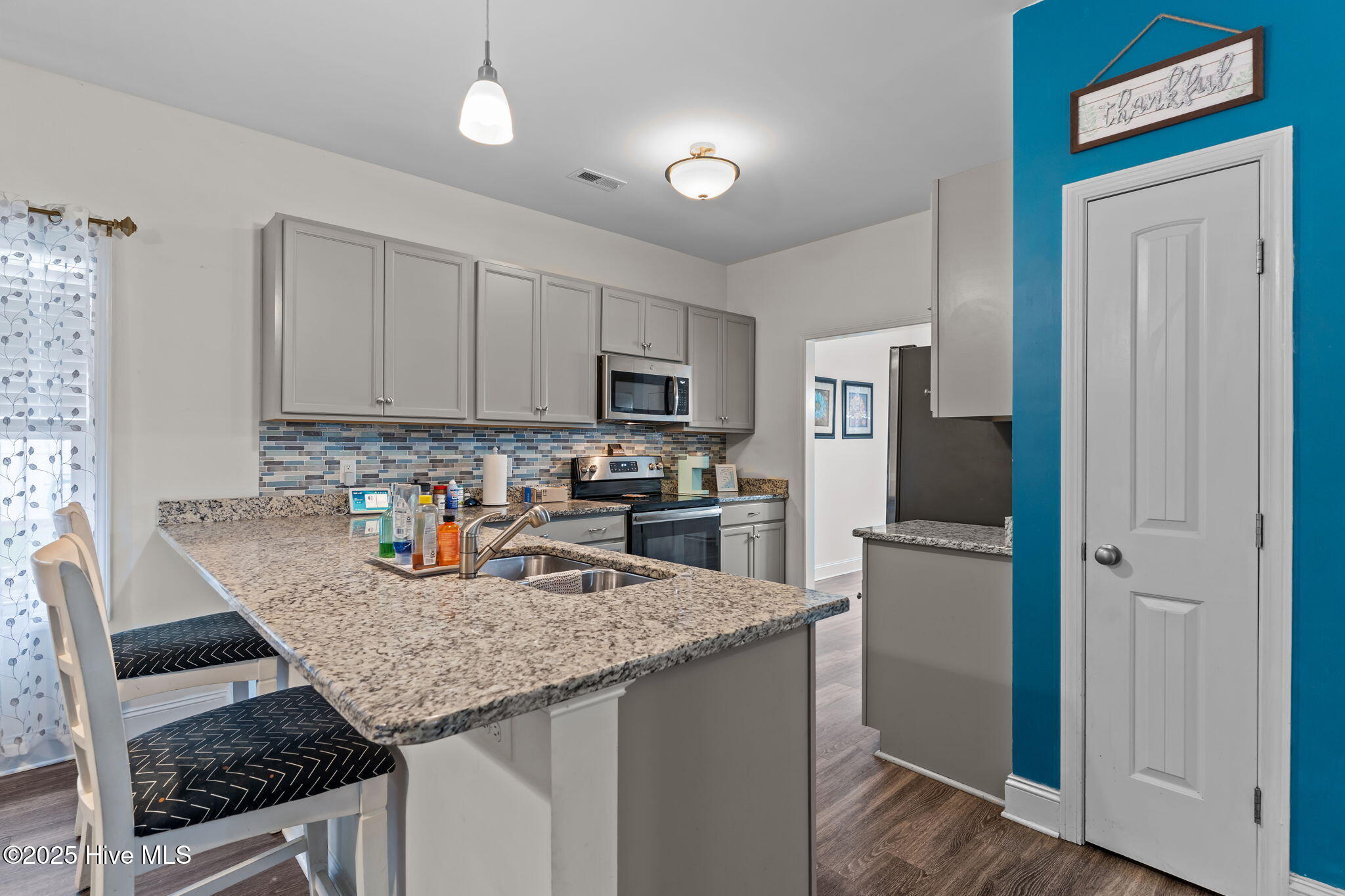 100537079 | Photo 23