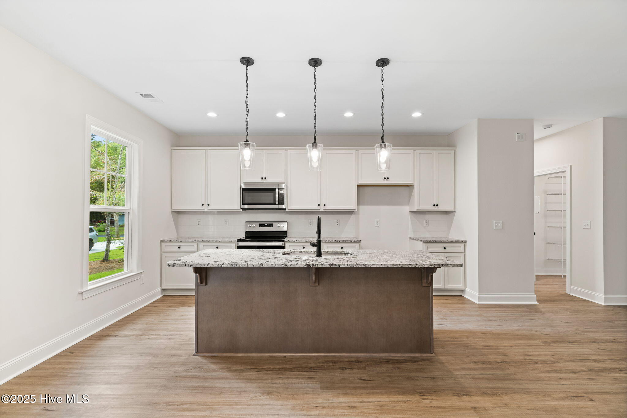 100513726 | Photo 14