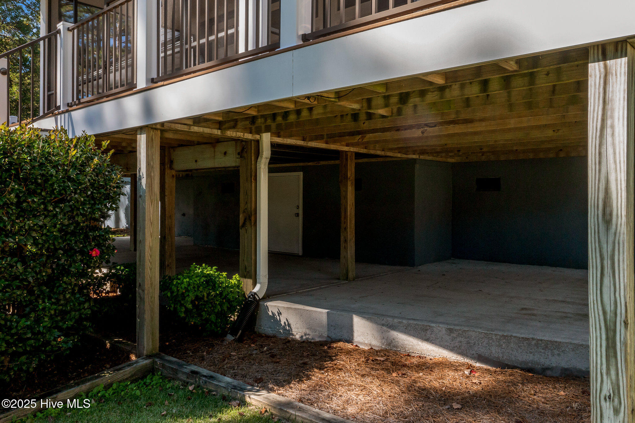 100540412 | Photo 64