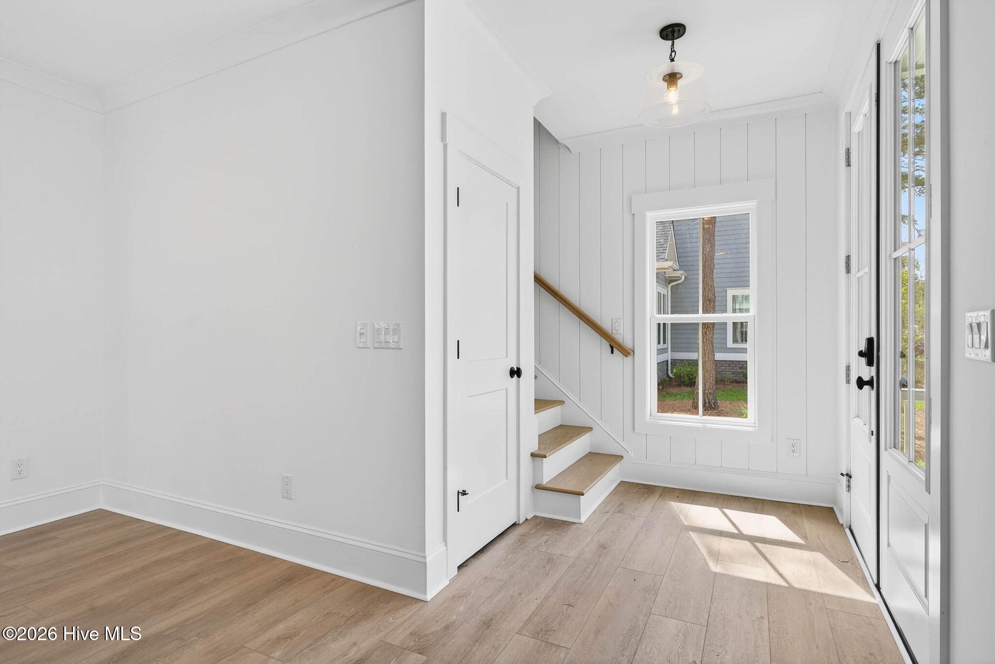 100558704 | Photo 26