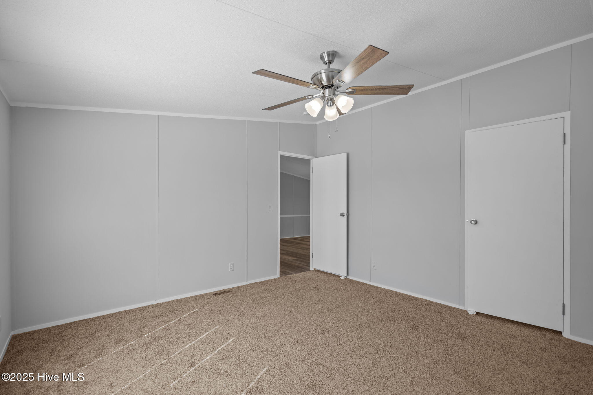 100536867 | Photo 22