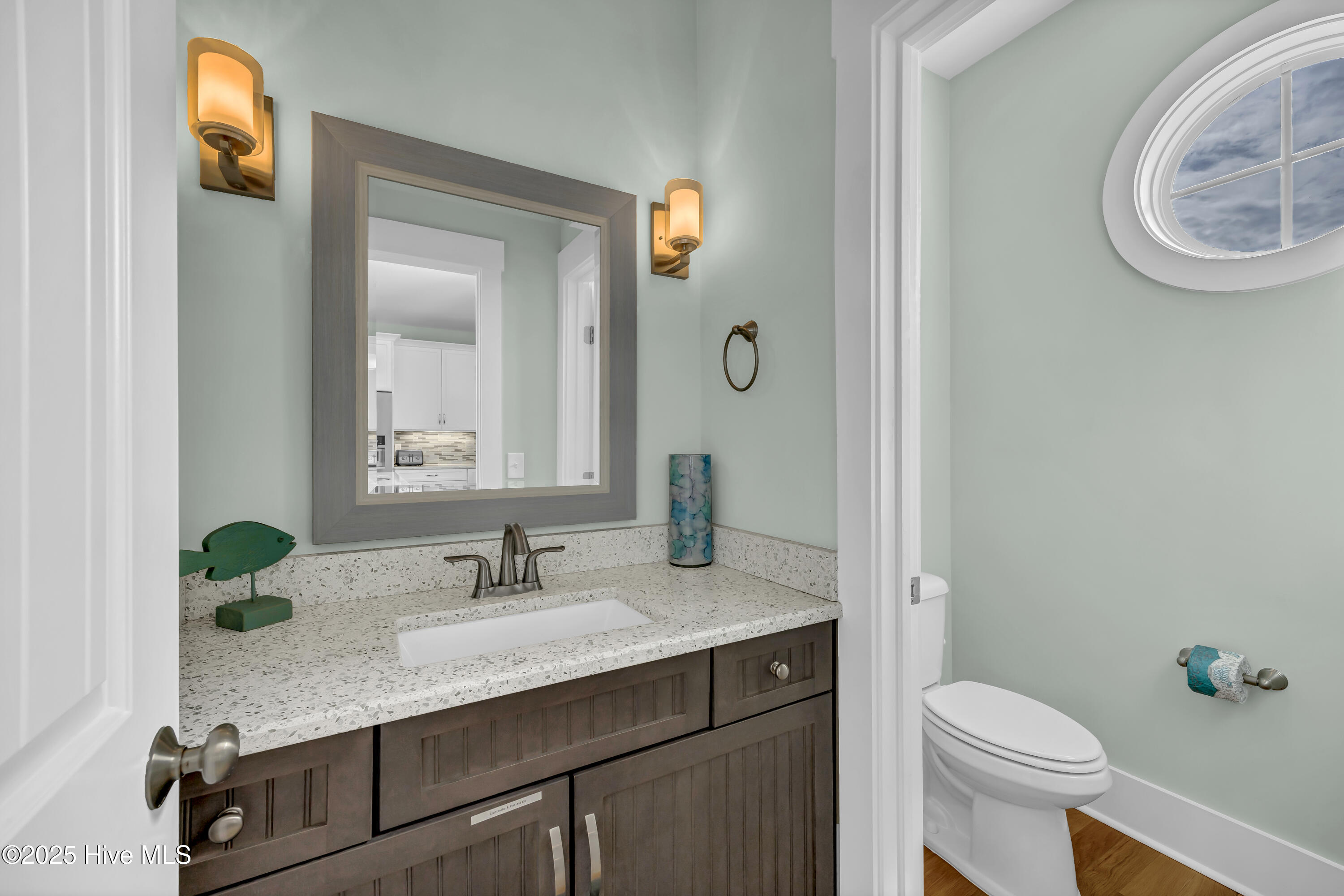 100535596 | Photo 19