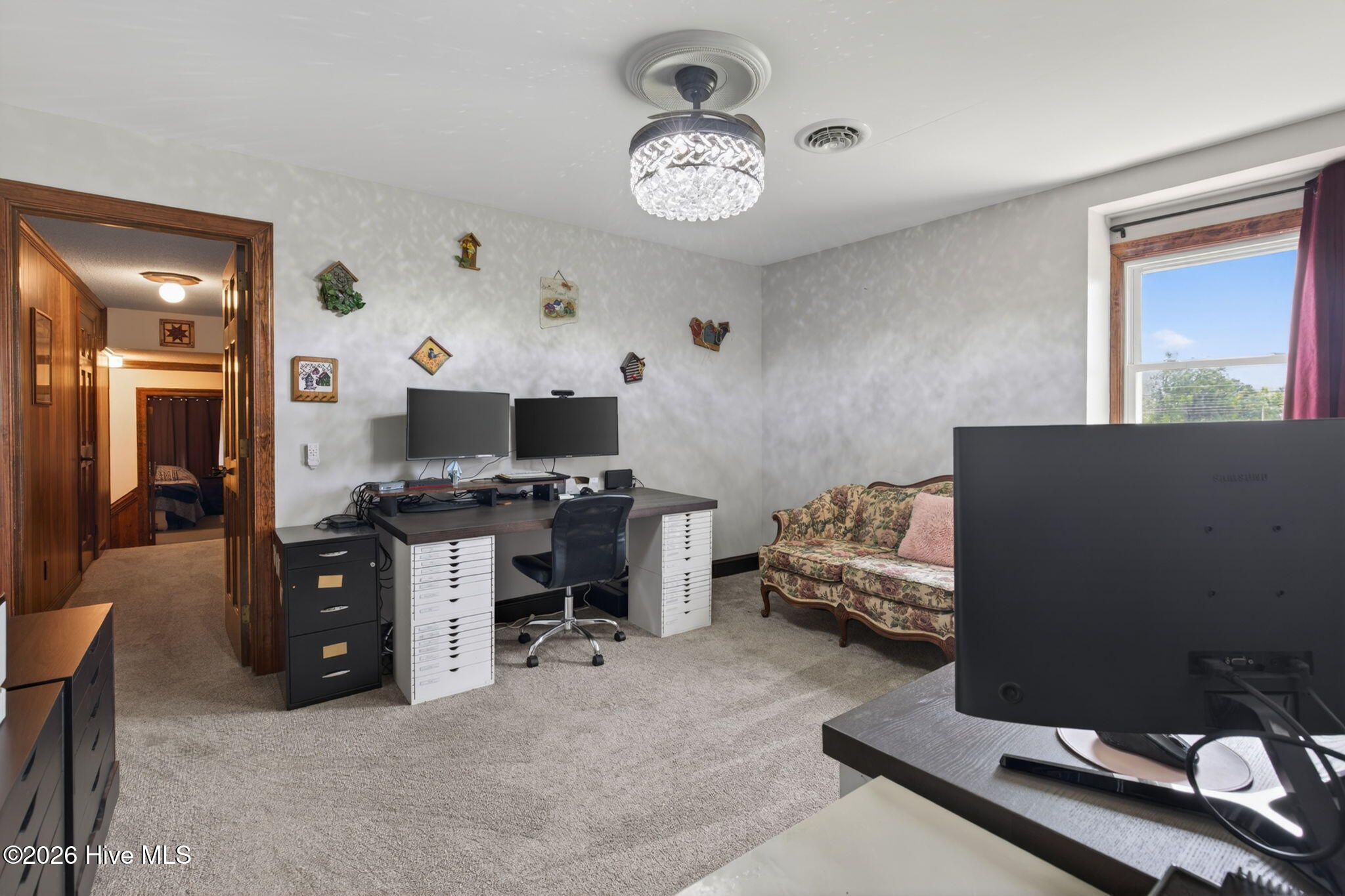 Bedroom/ Office
