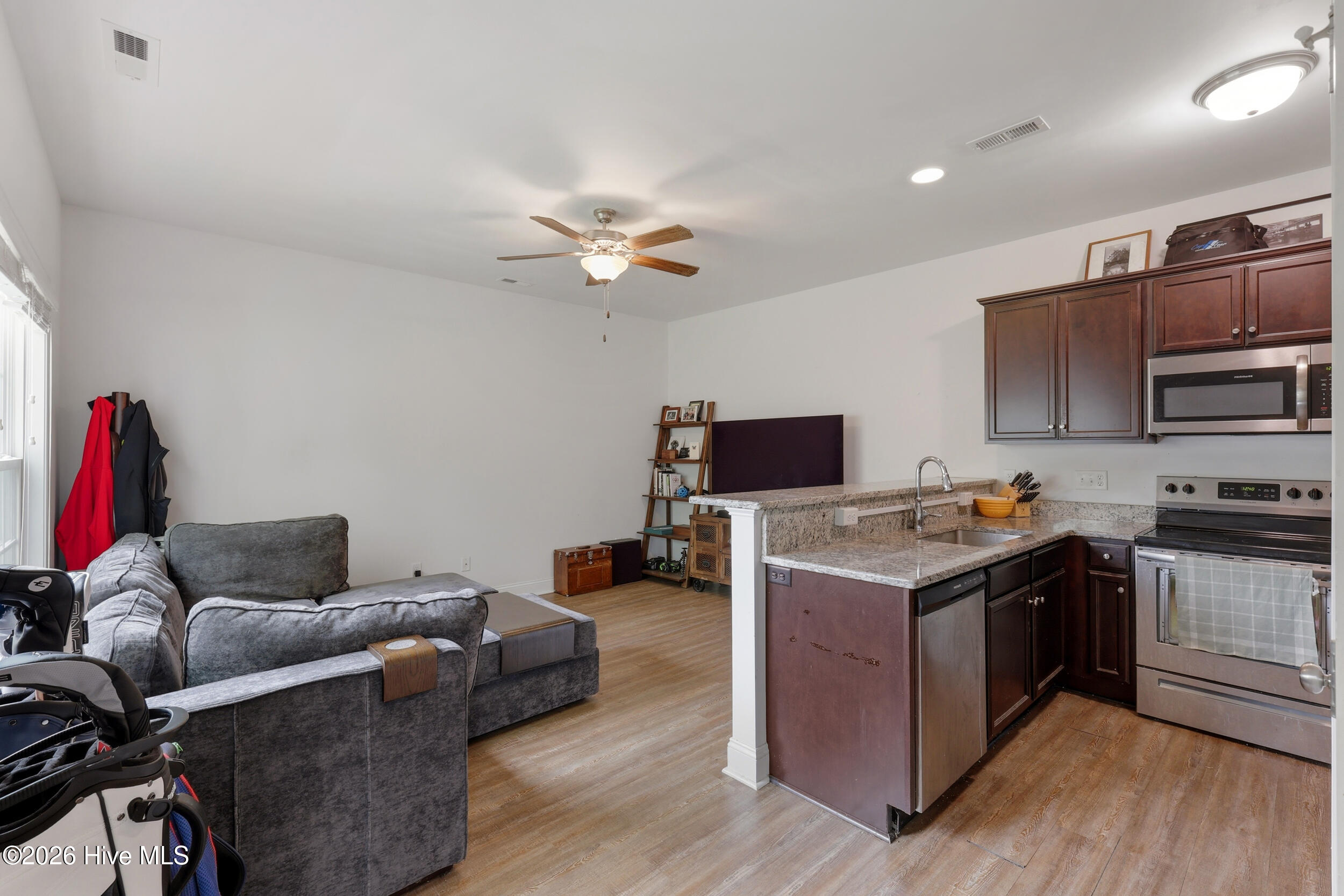 100566904 | Photo 34