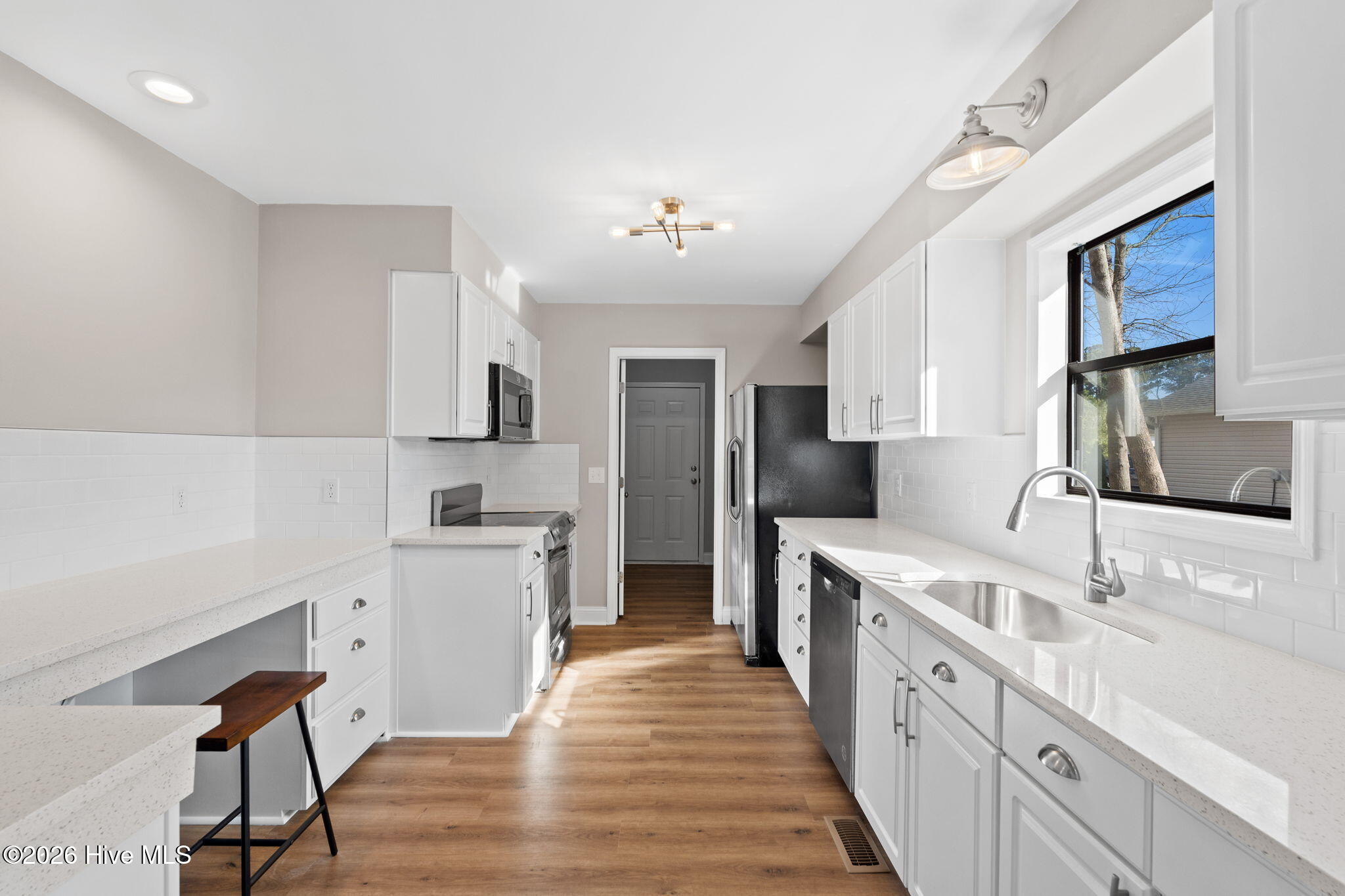 100562067 | Photo 31