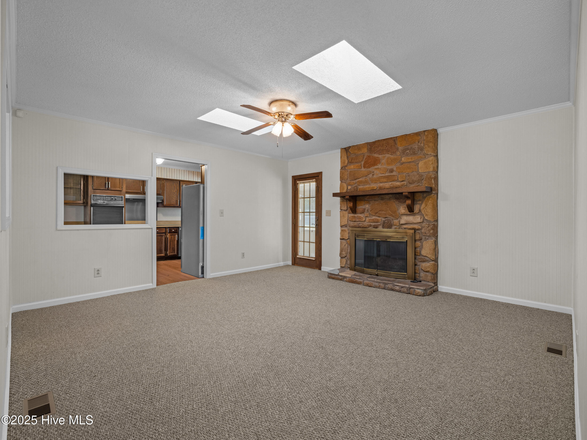 100544325 | Photo 17