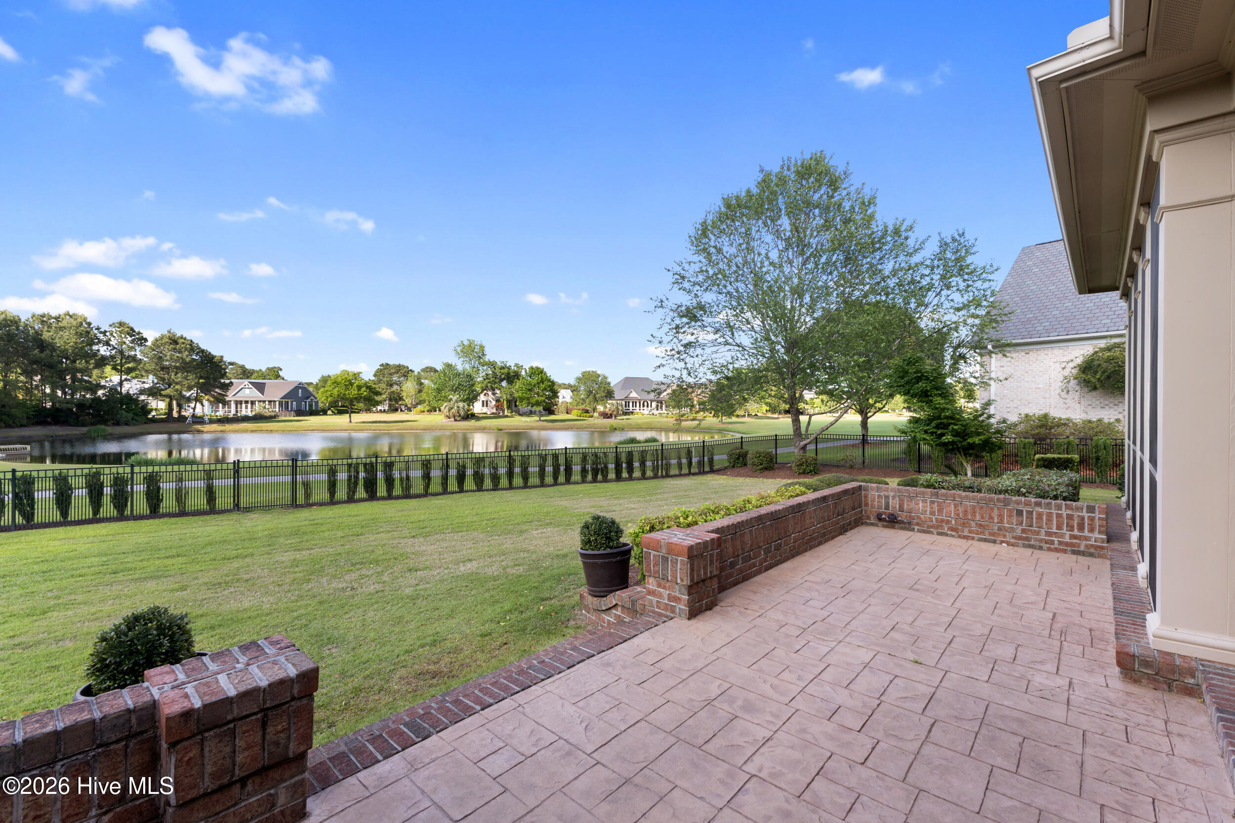 100567857 | Photo 66