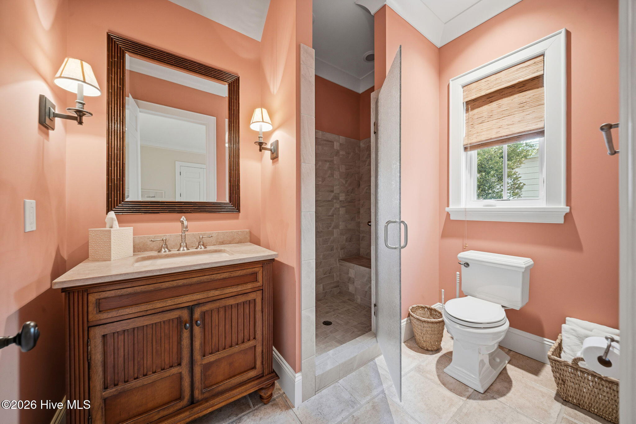 100570583 | Photo 33